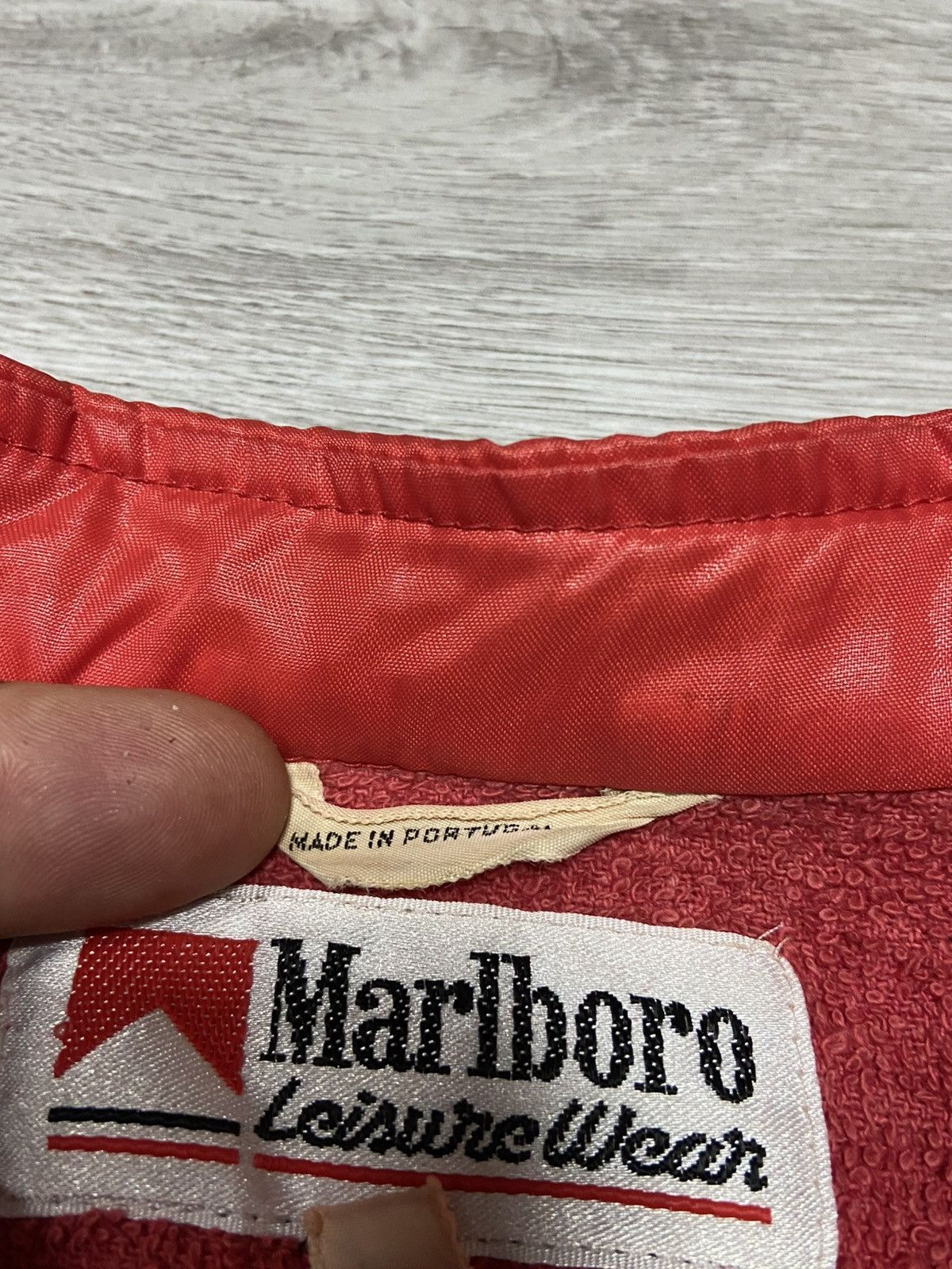 Marlboro Marlboro vintage red nylon bomber zip Size US L / EU 52-54 / 3 - 10 Thumbnail