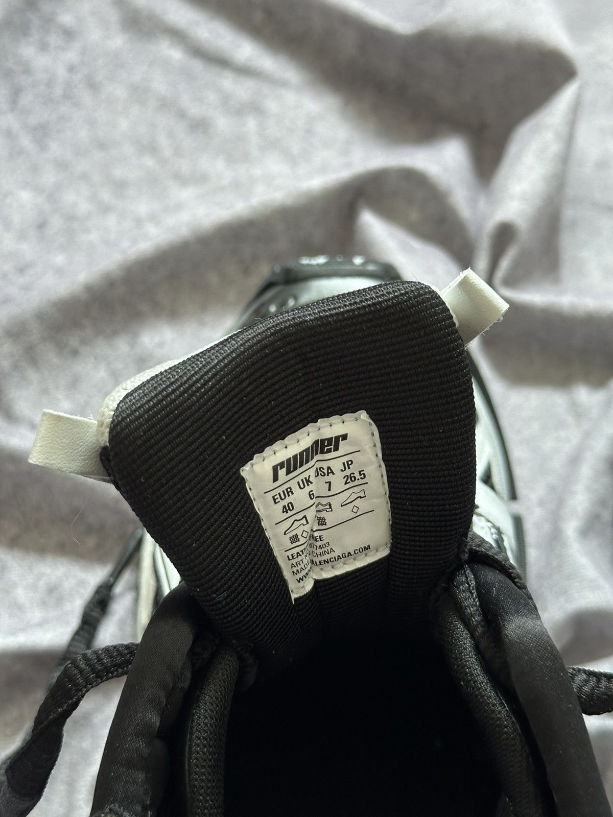 Balenciaga Balenciaga Runner White / Black Sneakers Shoes Size US 7 / EU 40 - 14 Thumbnail