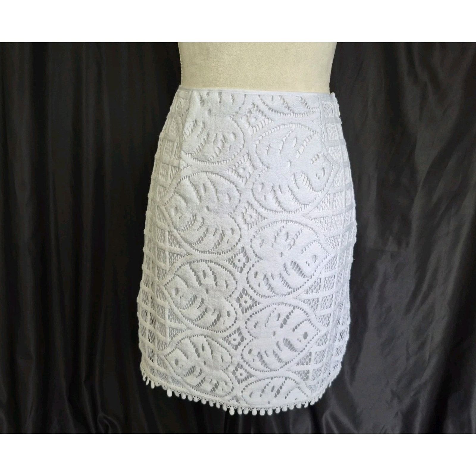 Lilly Pulitzer Lilly Pulitzer White Leafy Lace Pencil Side Zip-Up Skirt XS Size 25" / US 0 / IT 36 - 7 Thumbnail