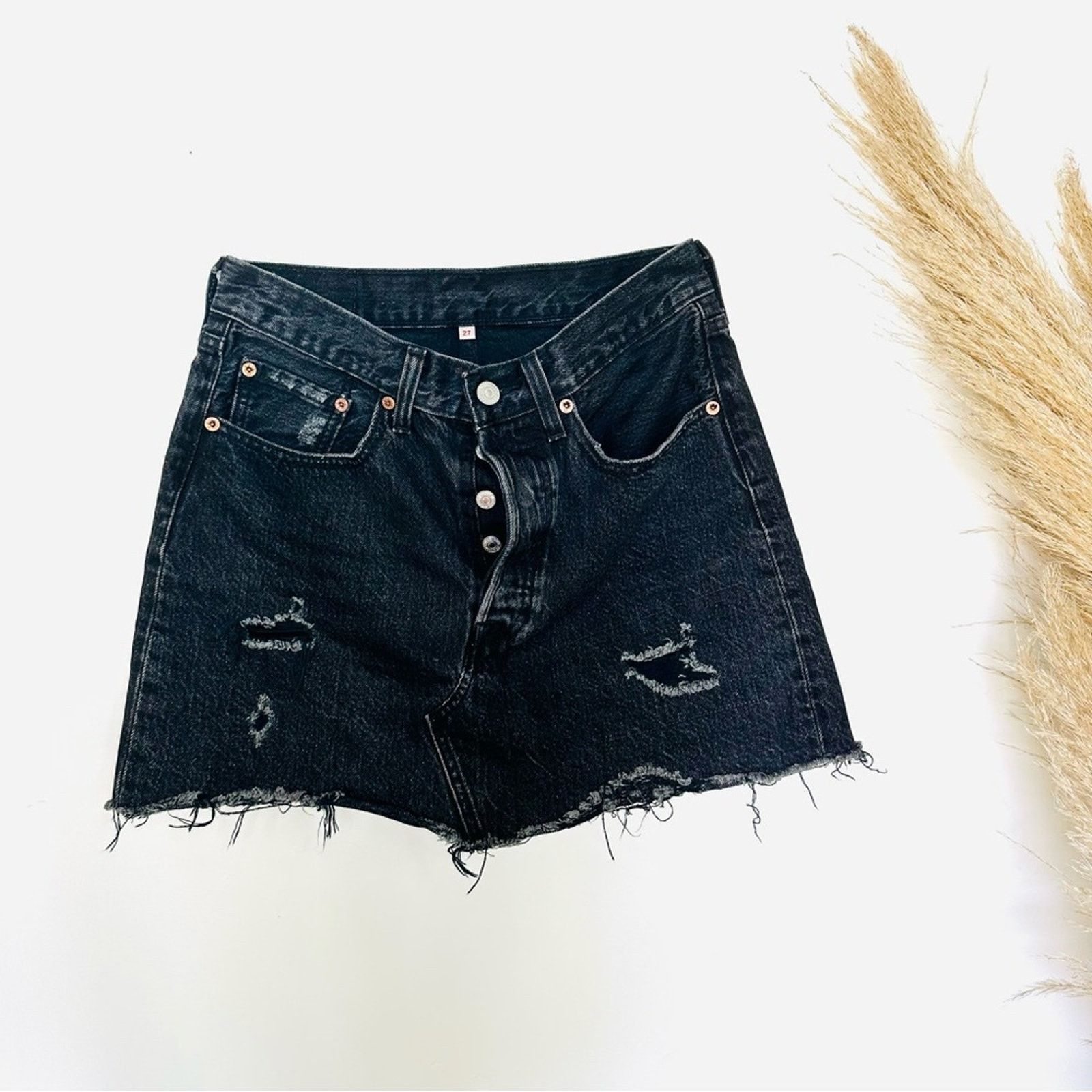 Levi's LEVIS REVOLVE Black Distressed Raw Hem Button Fly Mini Skirt Size 26" / US 2 / IT 38 - 2 Thumbnail