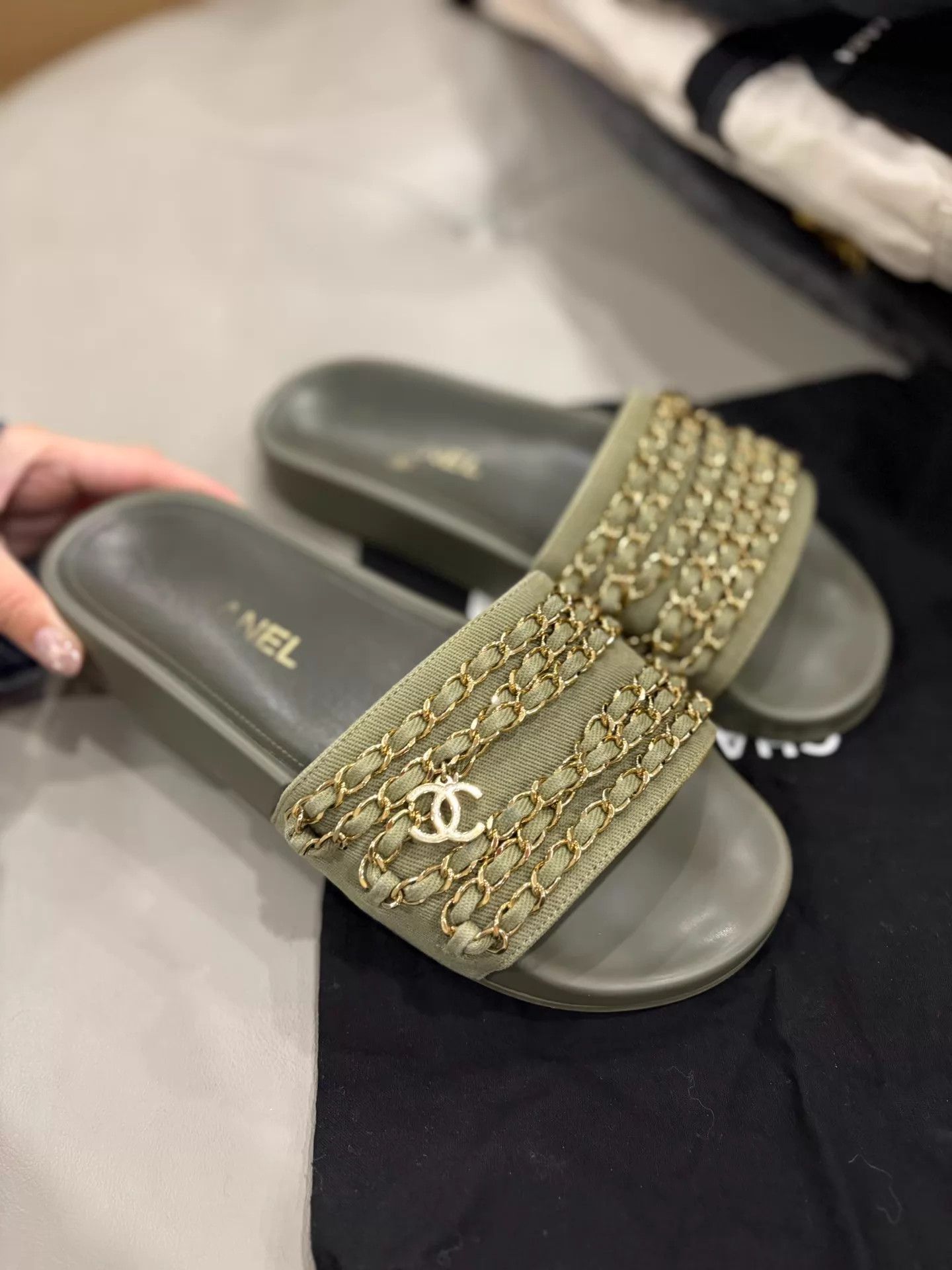 Chanel Chanel Cactus Green DC Chain Slippers 38(37.5-38) 98N Size US 7.5 / IT 37.5 - 4 Thumbnail