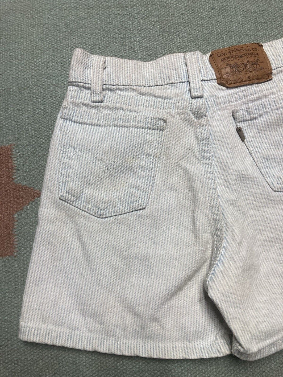 Vintage 90s Levi’s shorts striped jorts USA women’s 12 24” waist Size 24" / US 00 / IT 34 - 8 Thumbnail