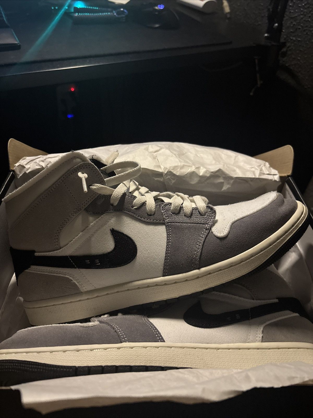 Jordan Brand Air Jordan 1 Mid SE Craft Cement Grey Size US 11.5 / EU 44-45 - 7 Thumbnail