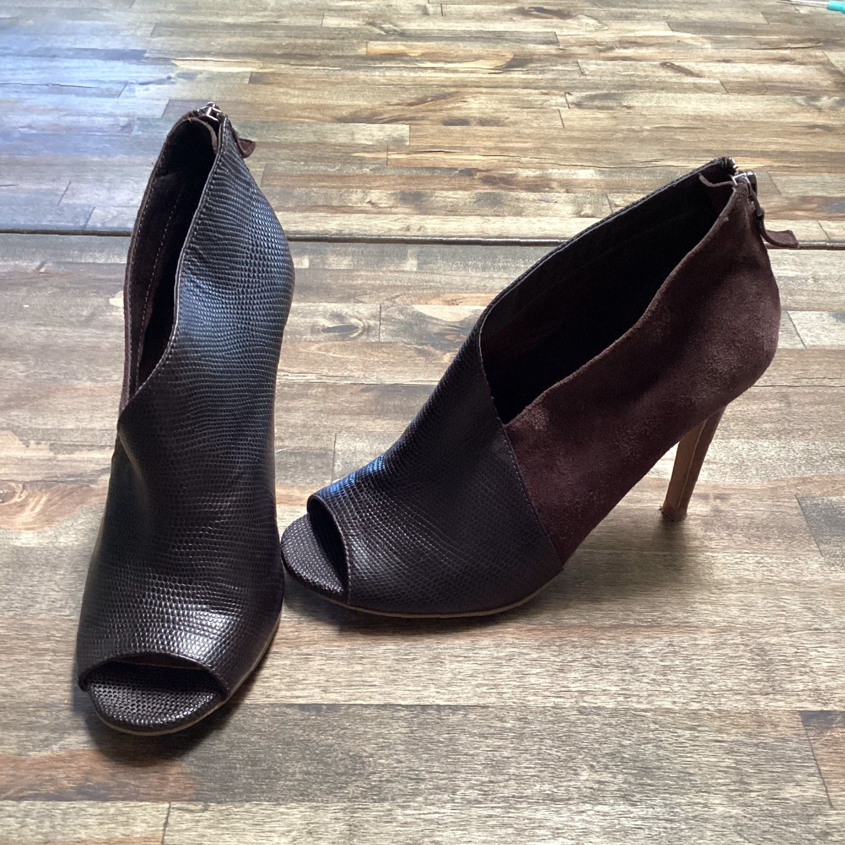 Vintage Halogen Booties Womens 6M Stiletto Heels Brown Lizard Embossed Leather Zip Booties Mande Suede Back Zip Closure Womens Shoes Brown Halogen Size US 6 / IT 36 - 2 Thumbnail