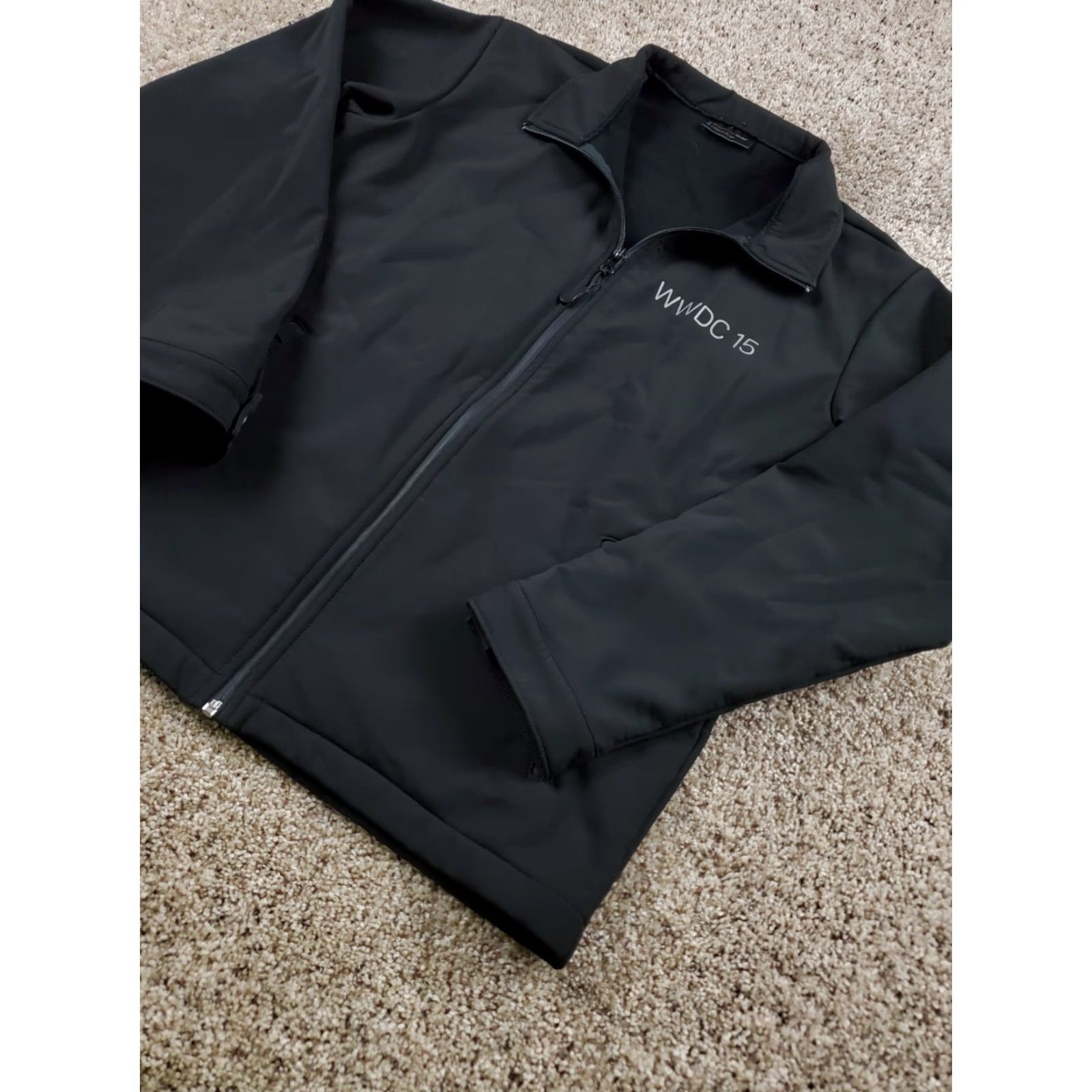 Apple Apple Jacket M Men Black Full Zip WWDC 2015 Windbreaker Logo Pockets Stretch Functions Regular Size XS to XXX? Size US M / EU 48-50 / 2 - 2 Thumbnail