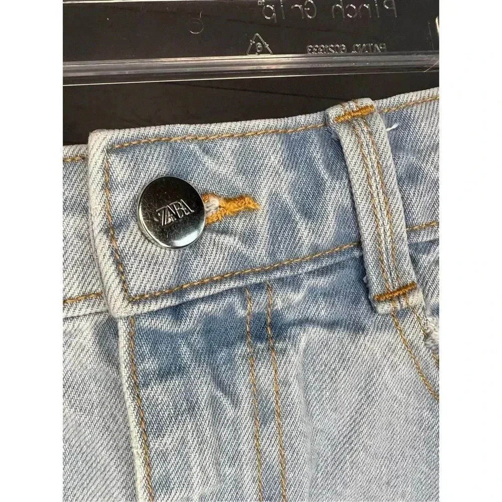 Zara ZARA high waist ripped light wash denim shorts Size 6 Size 28" / US 6 / IT 42 - 3 Thumbnail