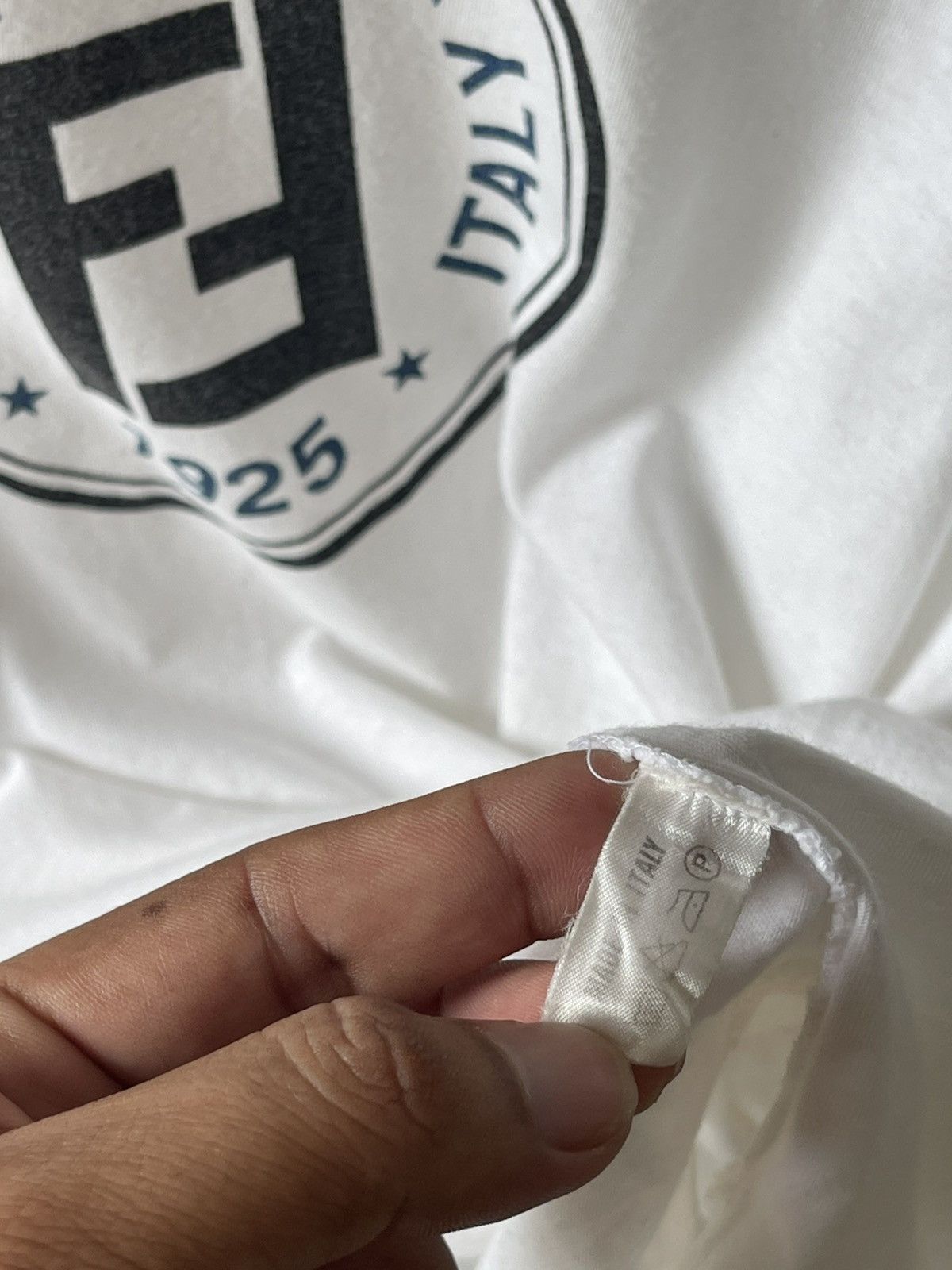 Fendi Vintage Fendi Circle Logo Tee Size US M / EU 48-50 / 2 - 8 Thumbnail