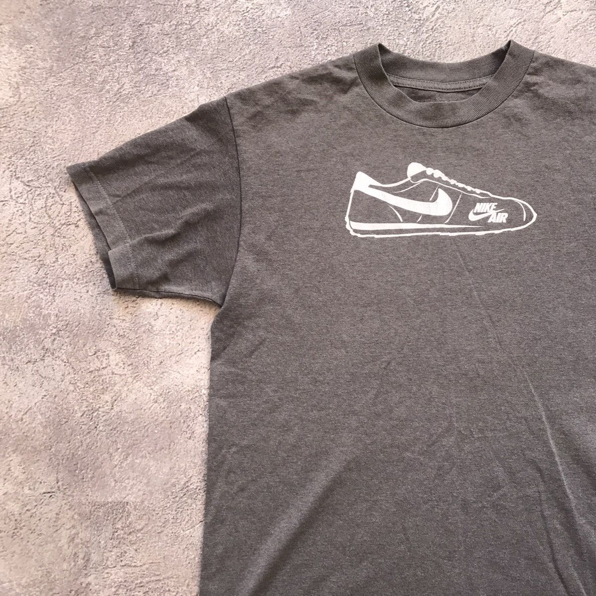 Vintage Vintage Nike Swoosh Graphic Tee Streetwear Y2K Skate Faded M Size US M / EU 48-50 / 2 - 2 Thumbnail