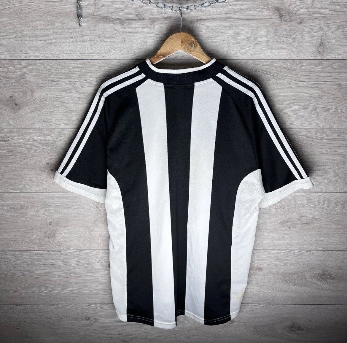 Vintage VINTAGE SOCCER JERSEYS ADIDAS NEWCASTLE UNITED SIZE L Size US L / EU 52-54 / 3 - 10 Thumbnail