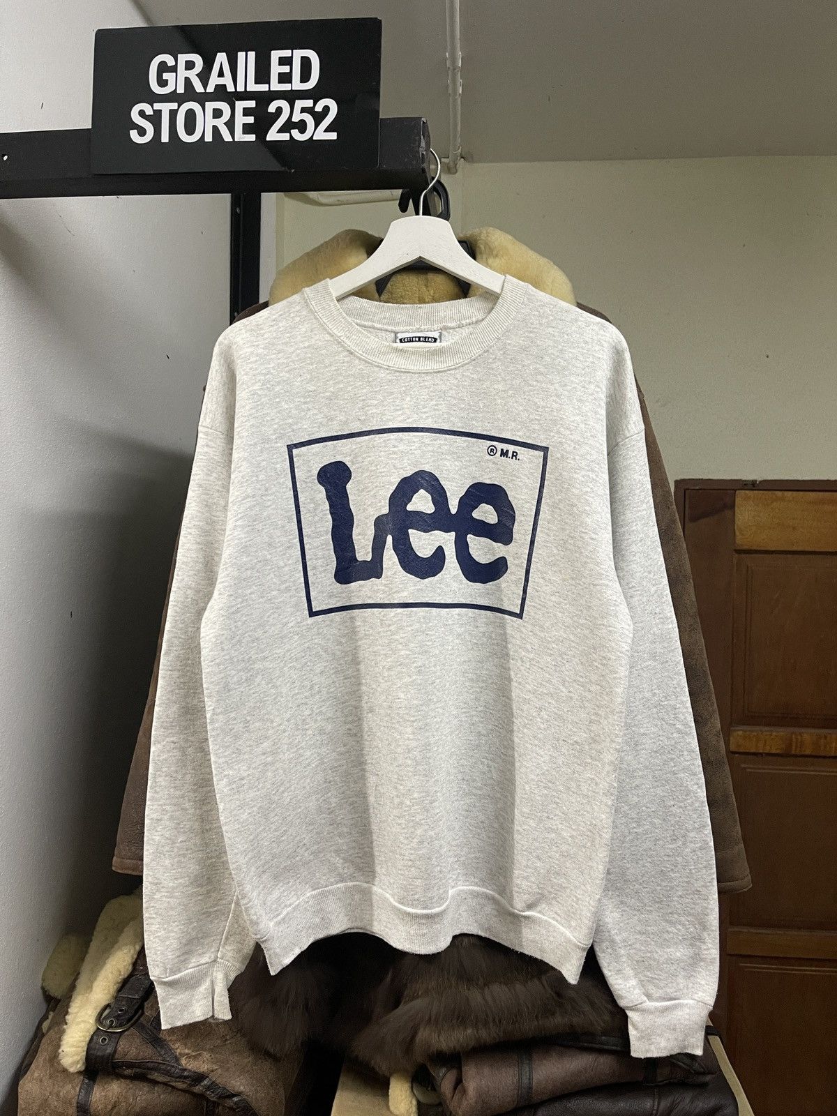 Vintage 90s Lee Spellout Big Logo Sweatshirts Size US L / EU 52-54 / 3 - 1 Thumbnail
