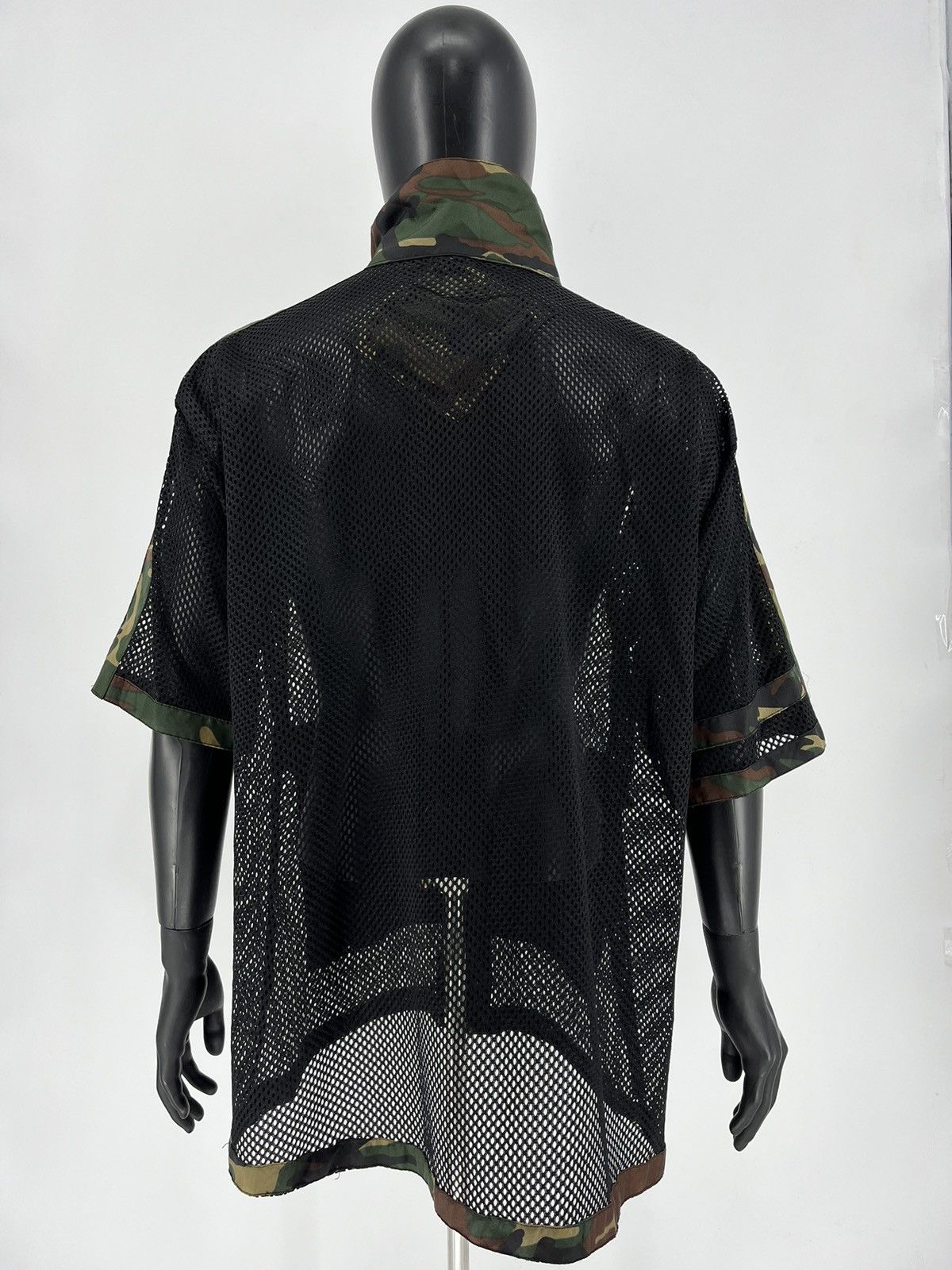 Fubu × Vintage Vintage 90s Fubu Camo Sports Side Tapes Zipper Jacket Tshir Size US L / EU 52-54 / 3 - 9 Thumbnail