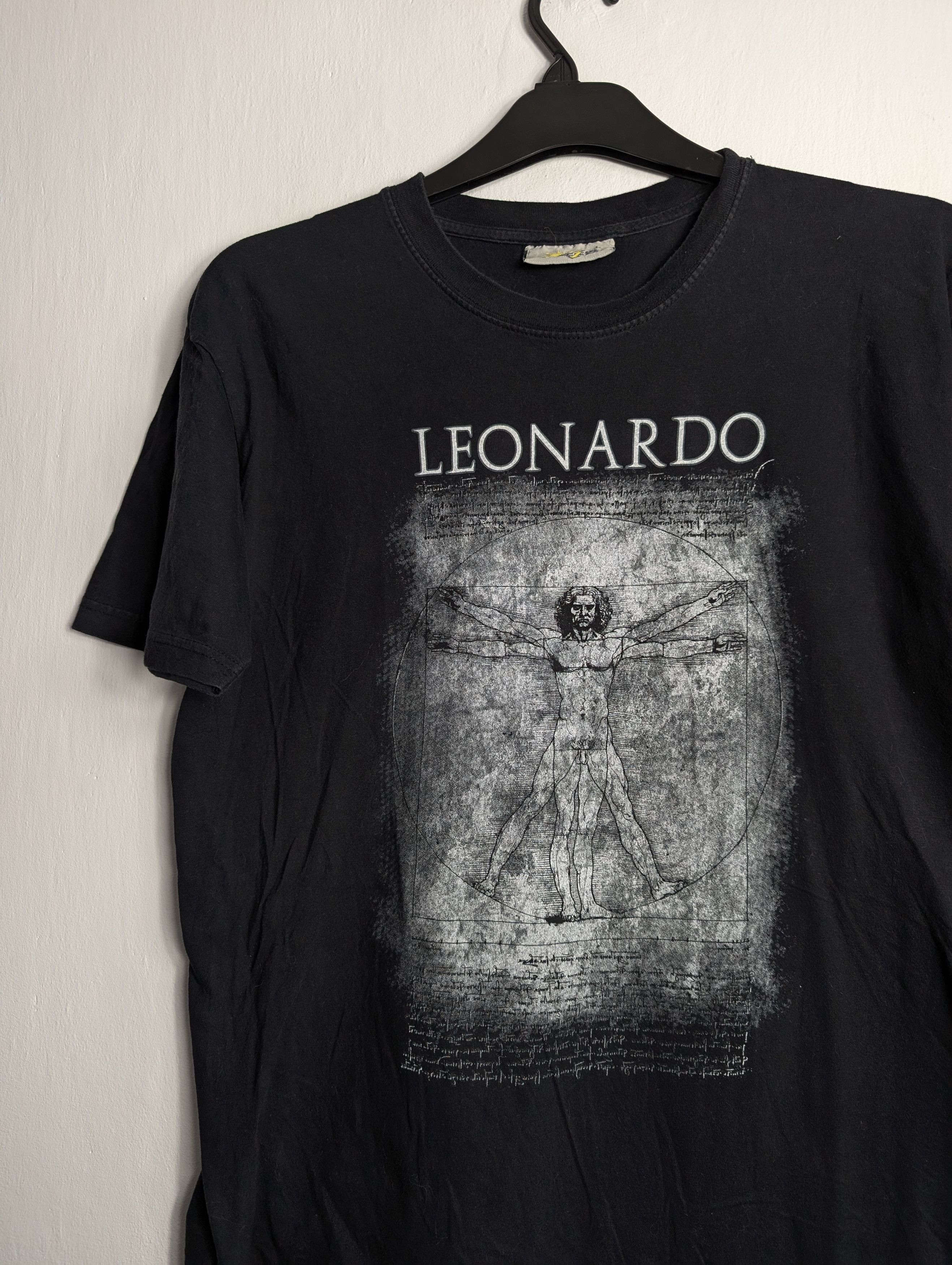 Vintage Vintage Leonardo Da Vinci Vitruvian Man T-shirt 00s y2k Size L / US 10 / IT 46 - 2 Thumbnail