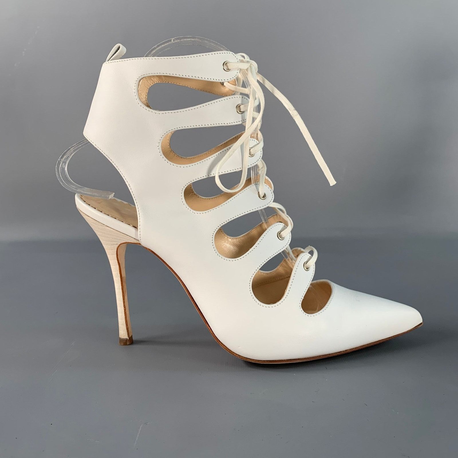 Manolo Blahnik MANOLO BLAHNIK Size 6.5 White Leather Laced Pumps Size US 6.5 / IT 36.5 - 2 Thumbnail