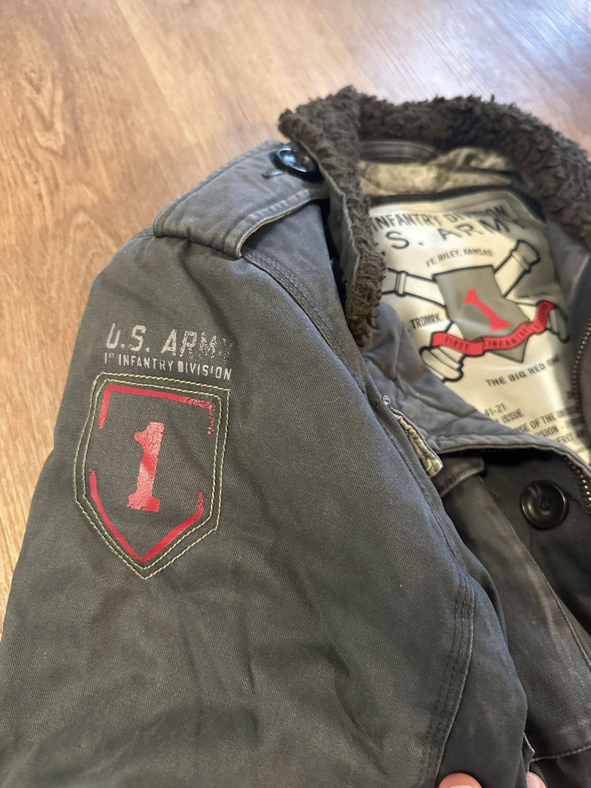 Vintage U.S Army 1st Infantry Fur Collar Jacket Size US M / EU 48-50 / 2 - 2 Thumbnail