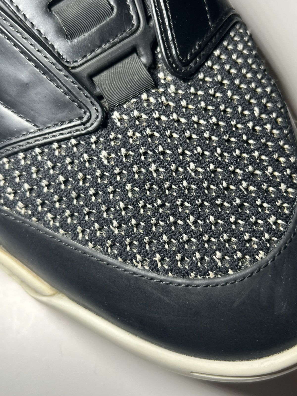 Louis Vuitton Louis Vuitton Laceless Fuel Power Sneaker vintage designer Size US 13 / EU 46 - 16 Thumbnail