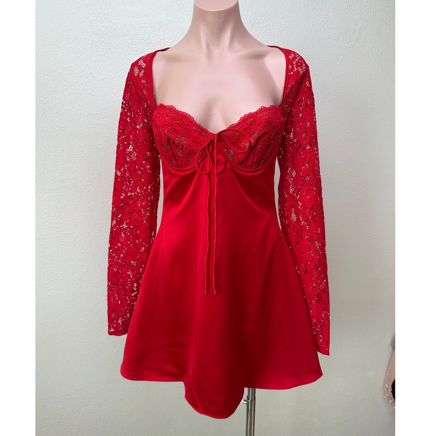 House of CB NWT House of CB Jennica Red Lace Bustier Satin Mini Dress M Size M / US 6-8 / IT 42-44 - 1 Thumbnail