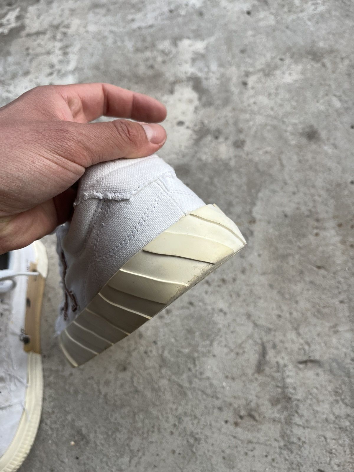 Off-White Off-White Vulcanized Canvas Distressed Low-top Sneakers Y2K Size US 6 / EU 39 - 19 Thumbnail