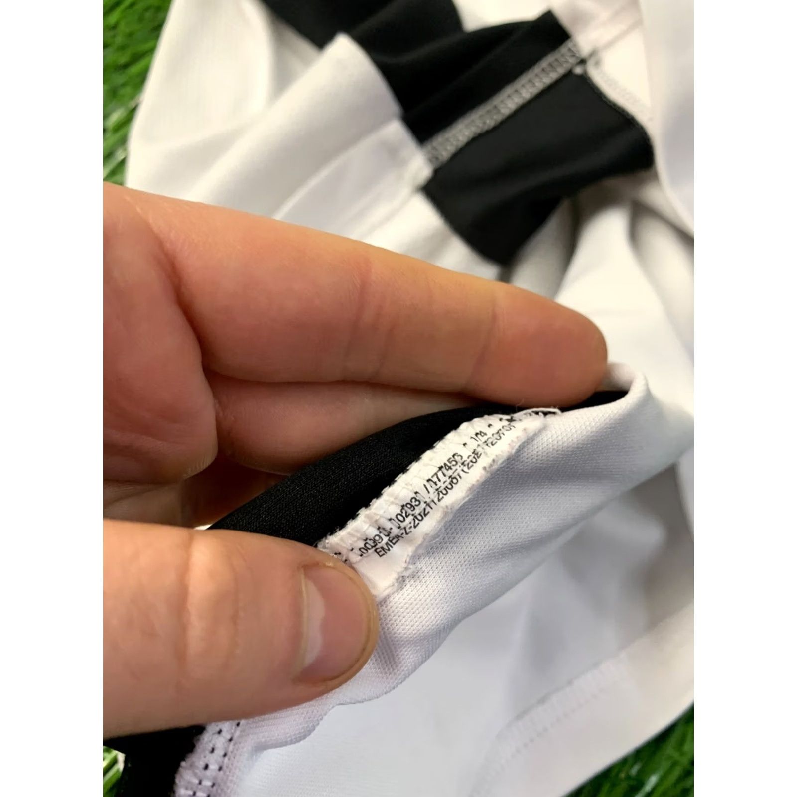 Nike Nike Academy Dri-FIT Shirt Men Football Jersey Tee S Small White and Black size S Size US S / EU 44-46 / 1 - 6 Thumbnail