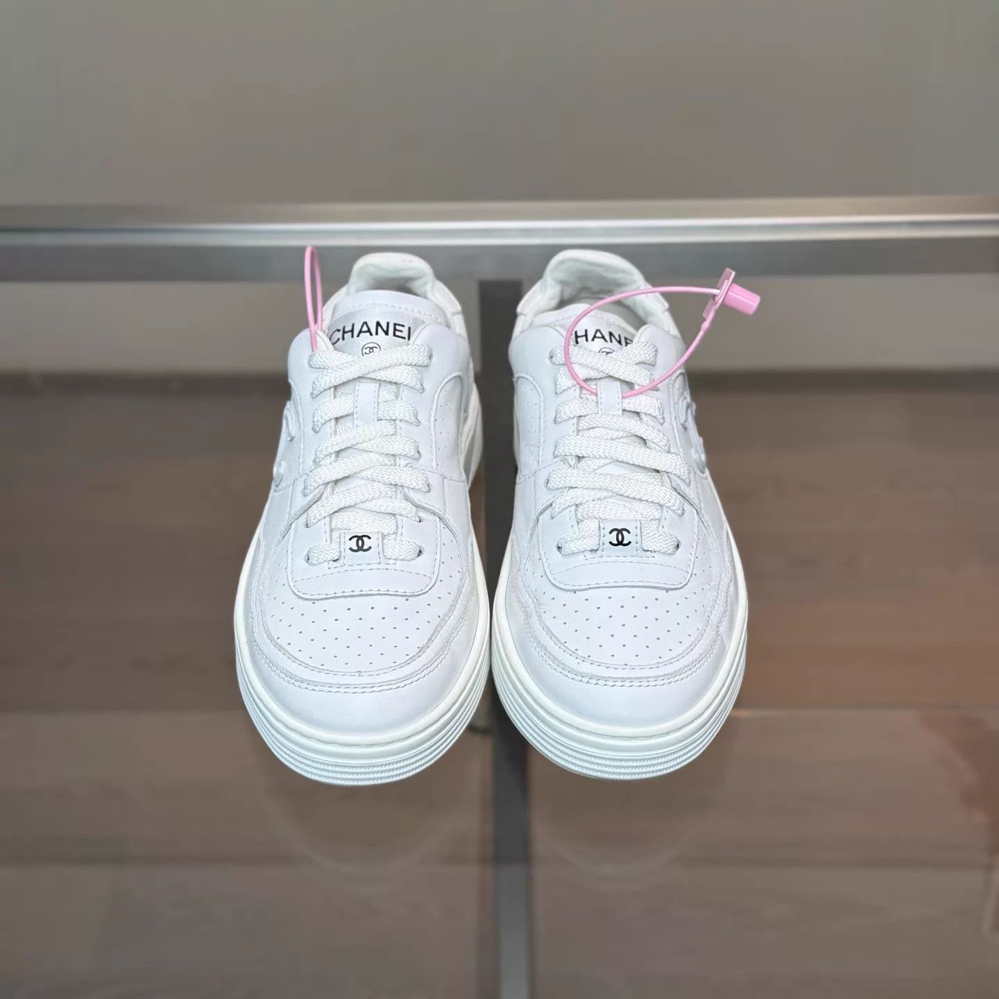 Chanel Chanel 23A CC logo white sneakers EU36.5 99 Size US 6 / IT 36 - 2 Thumbnail