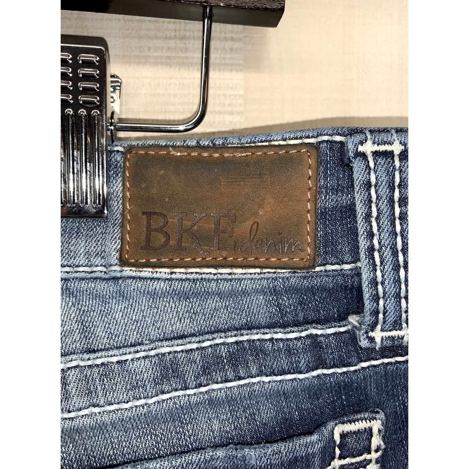 BKE BKE Denim Sabrina Capri Jeans Womens Size 27 -5229 Denim Capri Jeans 27 Blue Cotton Blend 5-Pocket Zipper Embroidered Buckle Sabrina Womens Jeans Size 27" / US 4 / IT 40 - 6 Thumbnail