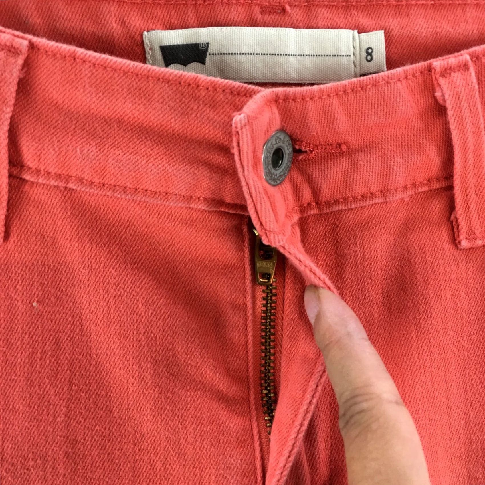 Levi's Levis Pedal Skimmer Short Womens 8 Coral Mid Rise Zip Fly Button 5 Pocket Cuffed Size 30" / US 8 / IT 44 - 4 Thumbnail