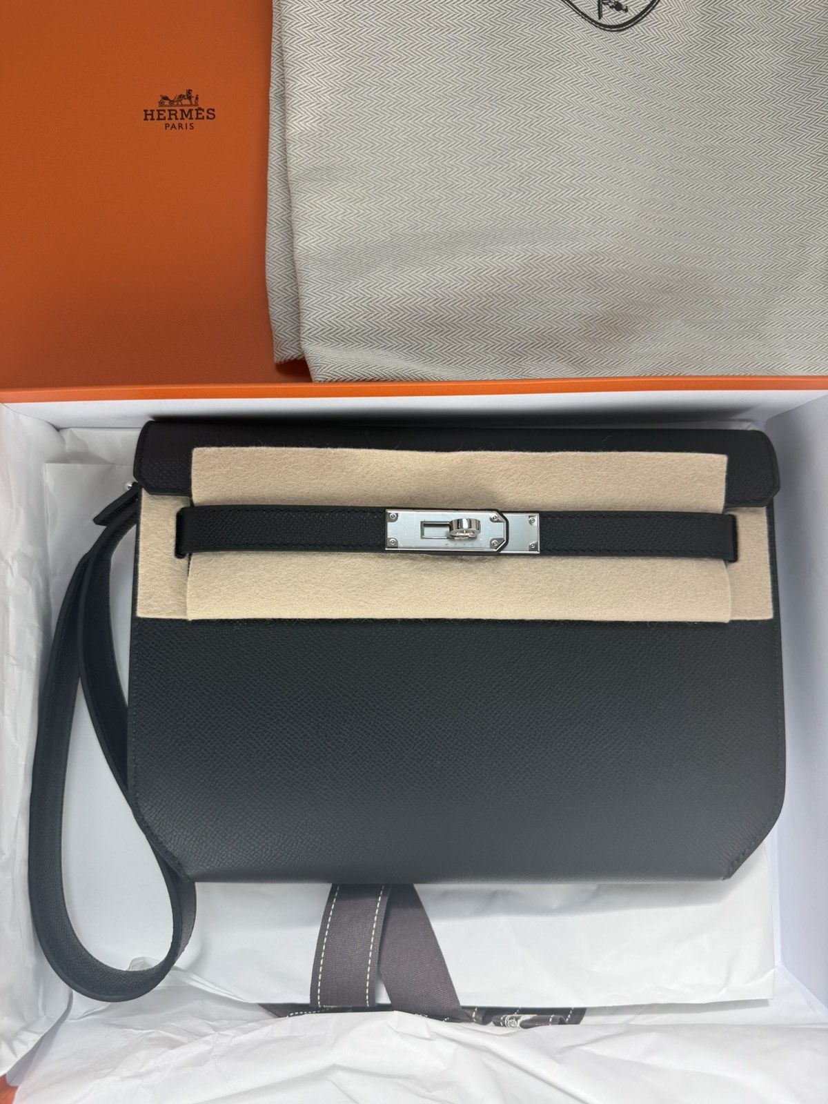 Hermes New Hermes Kelly Depeches 25 Pouch Black Calfskin Leather Size ONE SIZE - 6 Thumbnail