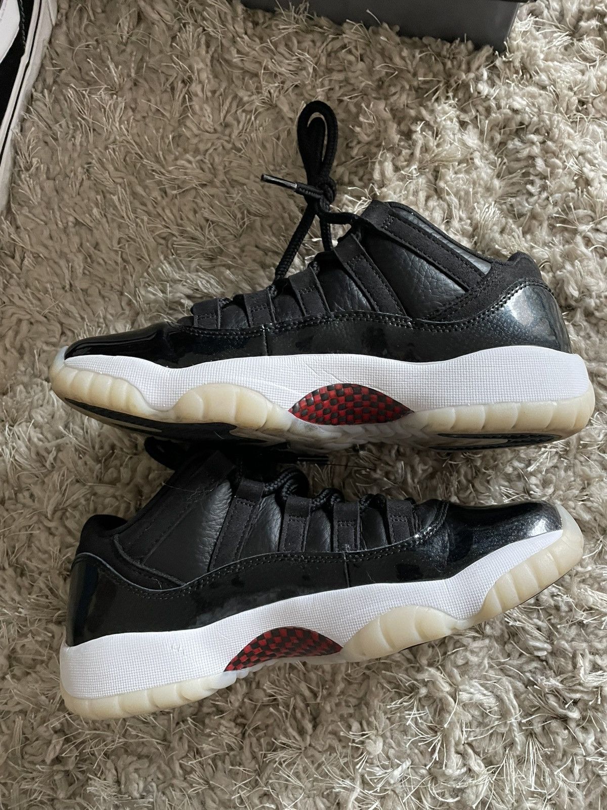 Jordan Brand Jordan 11 Low Gs 72-10 Size US 6 / EU 39 - 3 Thumbnail