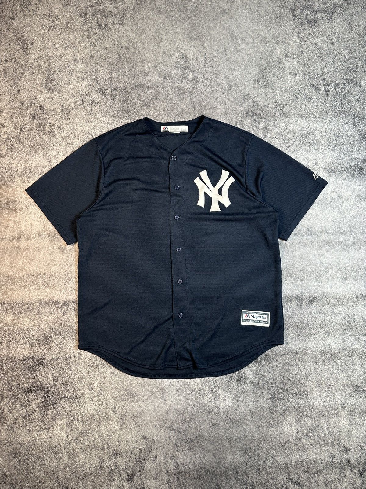 Majestic Vintage Majestic New York Yankees Logo Jersey Made in usa XL Size US XL / EU 56 / 4 - 1 Thumbnail