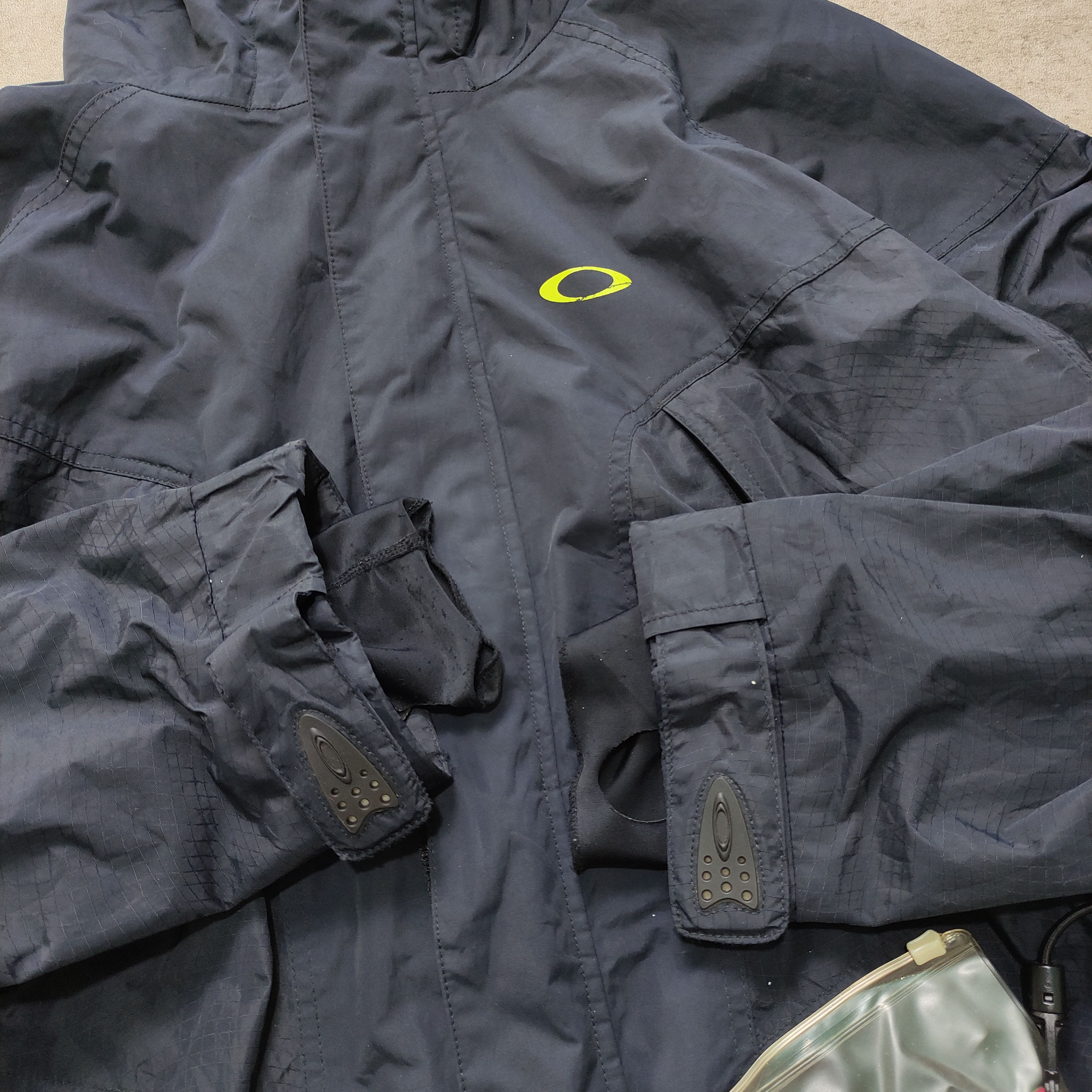 Oakley Oakley Road Fuel Jacket Technical 2000s Size US L / EU 52-54 / 3 - 16 Thumbnail