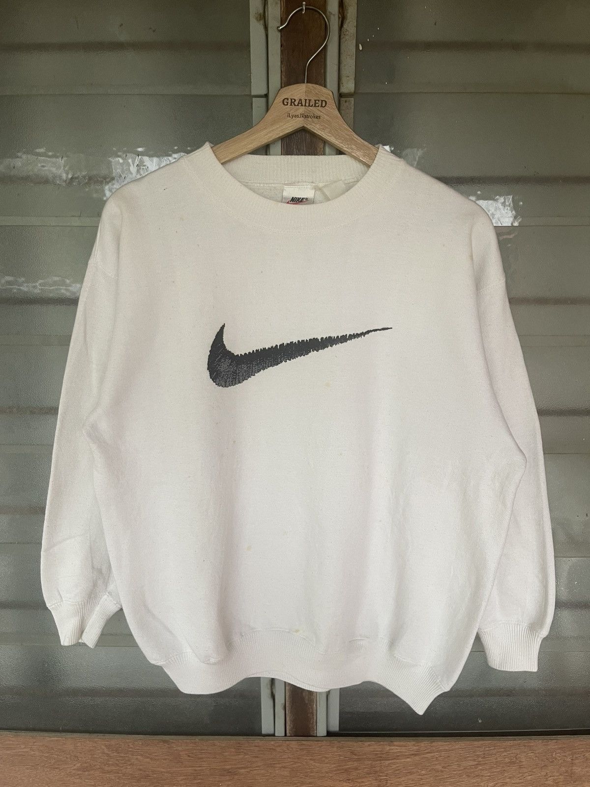 Nike Vintage 90's Nike Big Center Swoosh Crewneck Sweatshirt Size US L / EU 52-54 / 3 - 1 Thumbnail