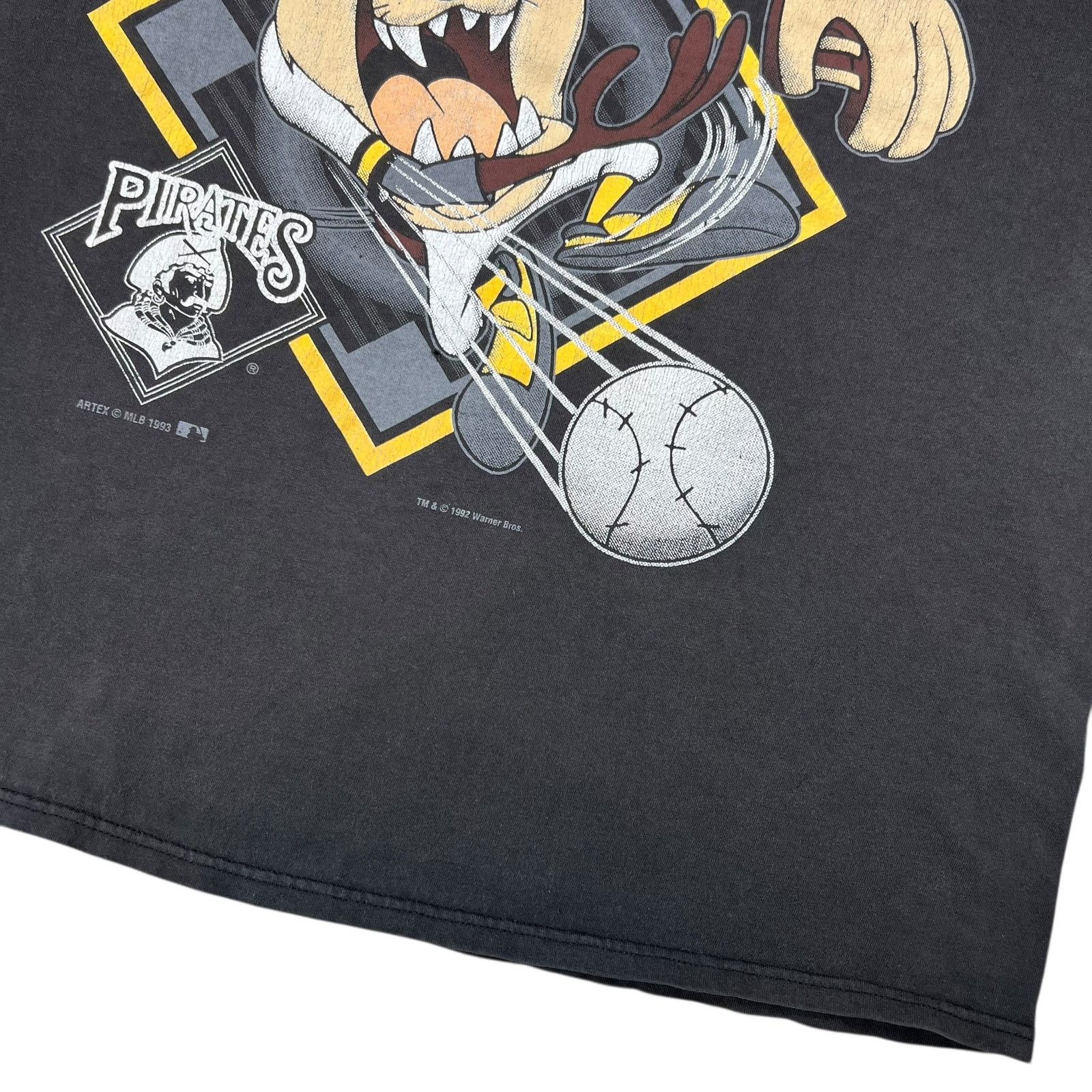 MLB × Vintage 90s Pittsburgh Pirates Looney Tunes Tasmanian Devil faded t Size US L / EU 52-54 / 3 - 3 Thumbnail