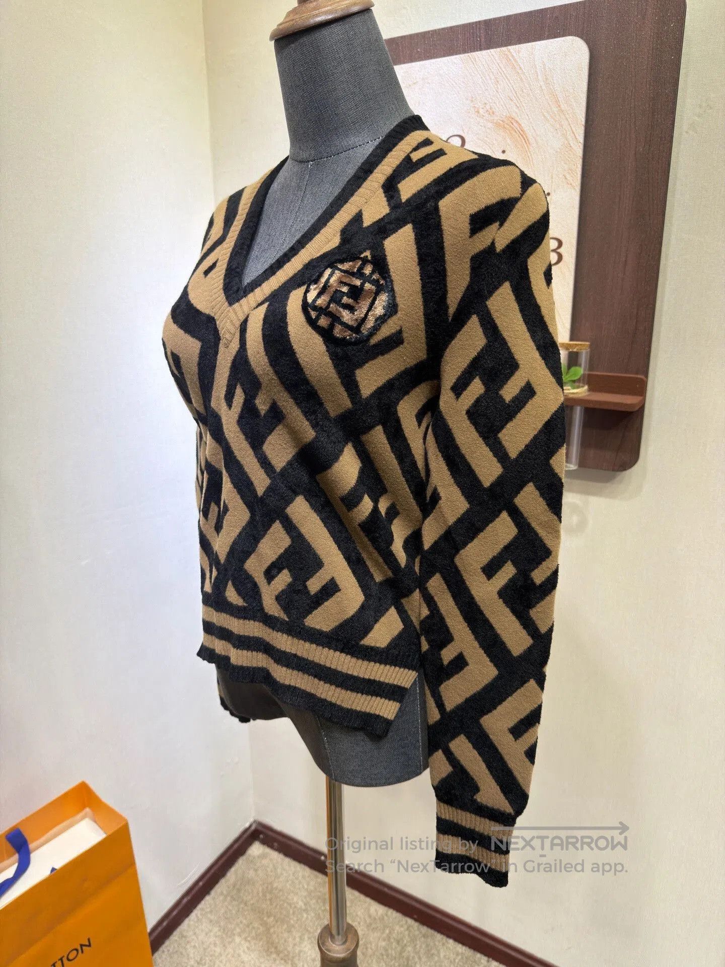 Fendi Fendi Monogram V-Neck Knit Sweater. Size S / US 4 / IT 40 - 3 Thumbnail