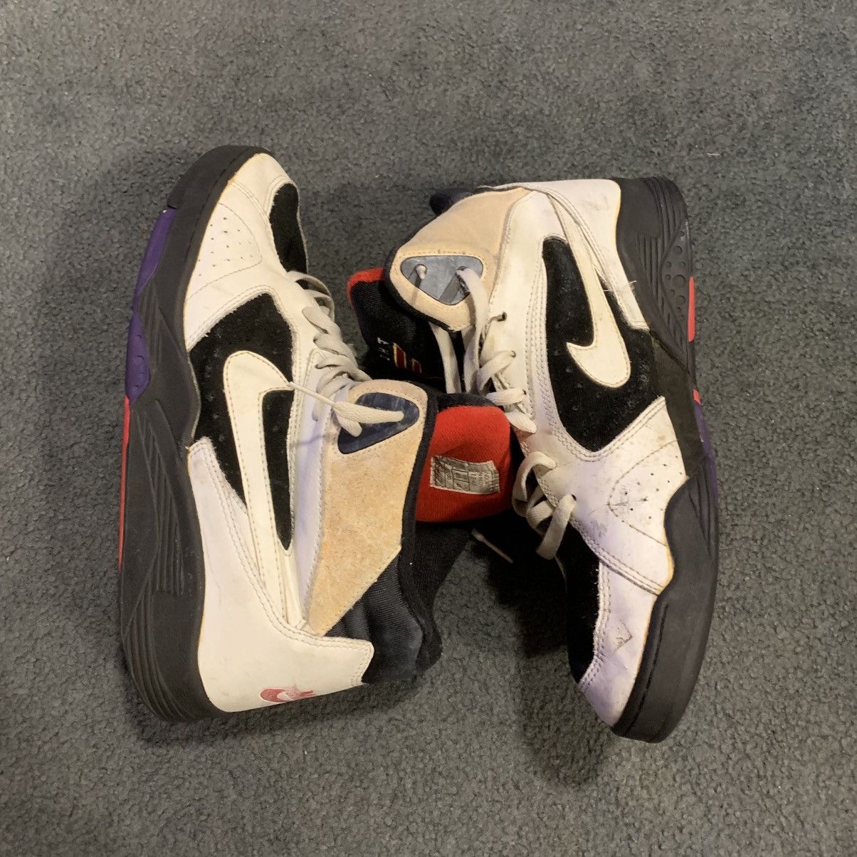 Nike VINTAGE 1993 NIKE FLIGHT SNEAKERS Size US 13 / EU 46 - 4 Thumbnail