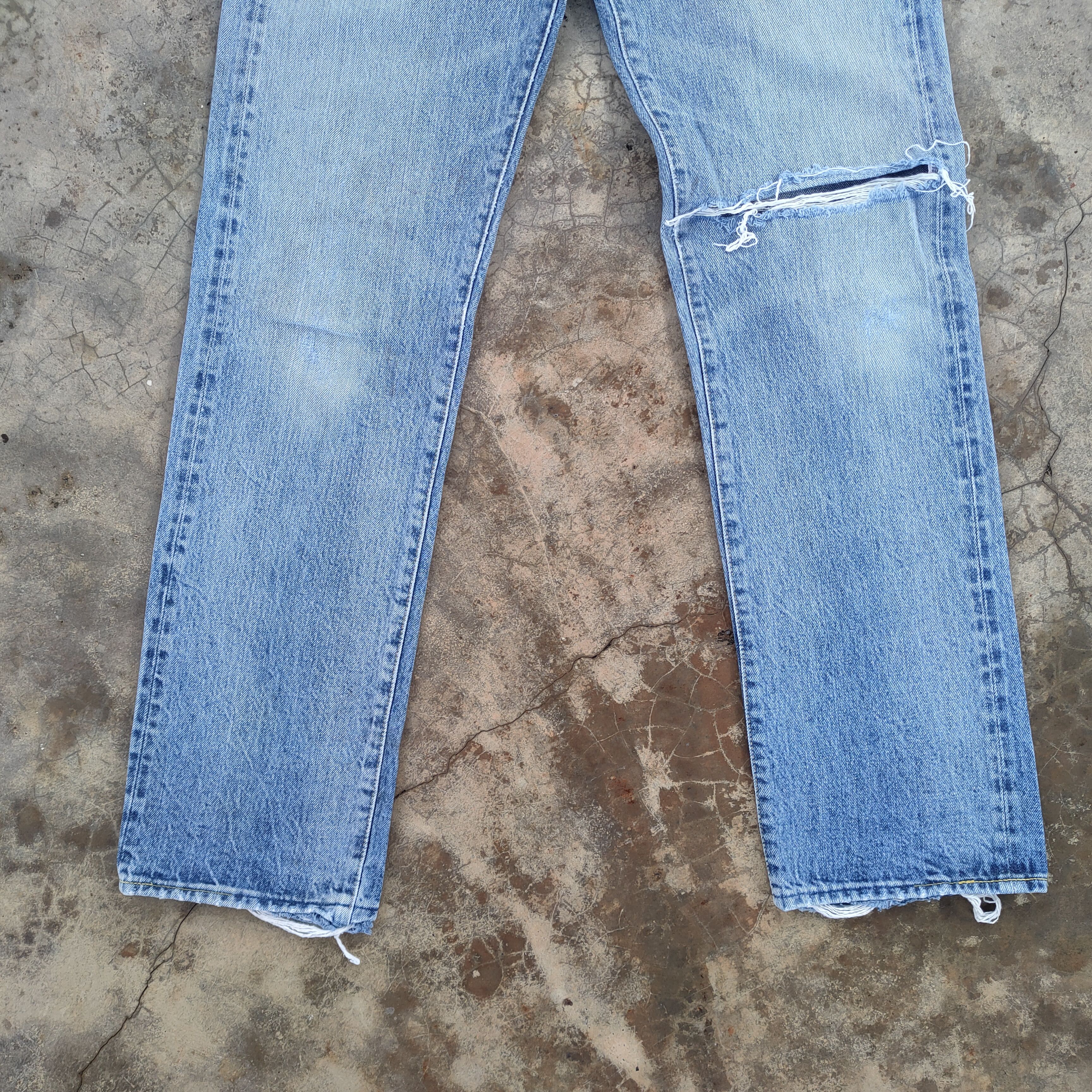 Levi's Vintage Clothing VINTAGE LEVI'S 501 BIG E SELVAGE DISTRESSED JEANS PANTS Size US 28 / EU 44 - 4 Thumbnail