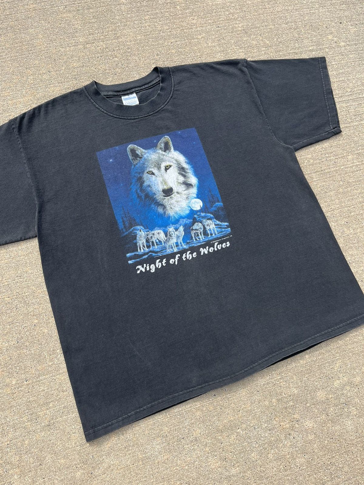 Vintage VINTAGE Y2K ANIMALS “NIGHT of the WOLVES” FADED T-SHIRT Size US XL / EU 56 / 4 - 4 Thumbnail