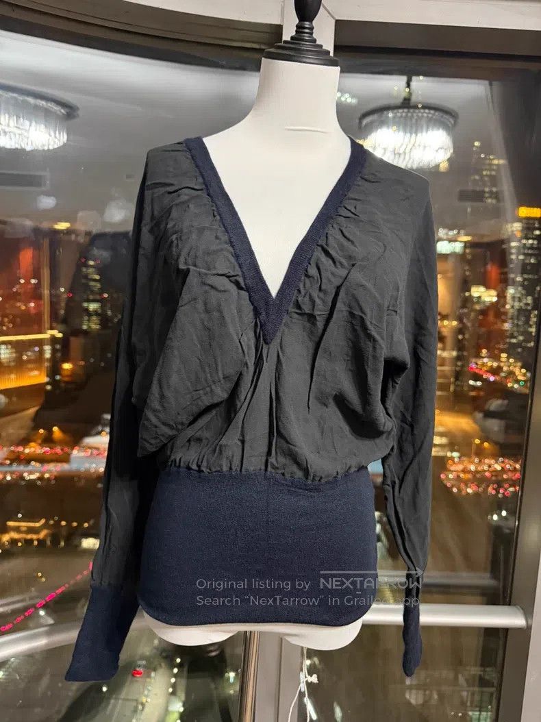 Hermes Hermes Black cashmere sweater, V-neck design, loose fit, 1 Size XS / US 0-2 / IT 36-38 - 1 Thumbnail
