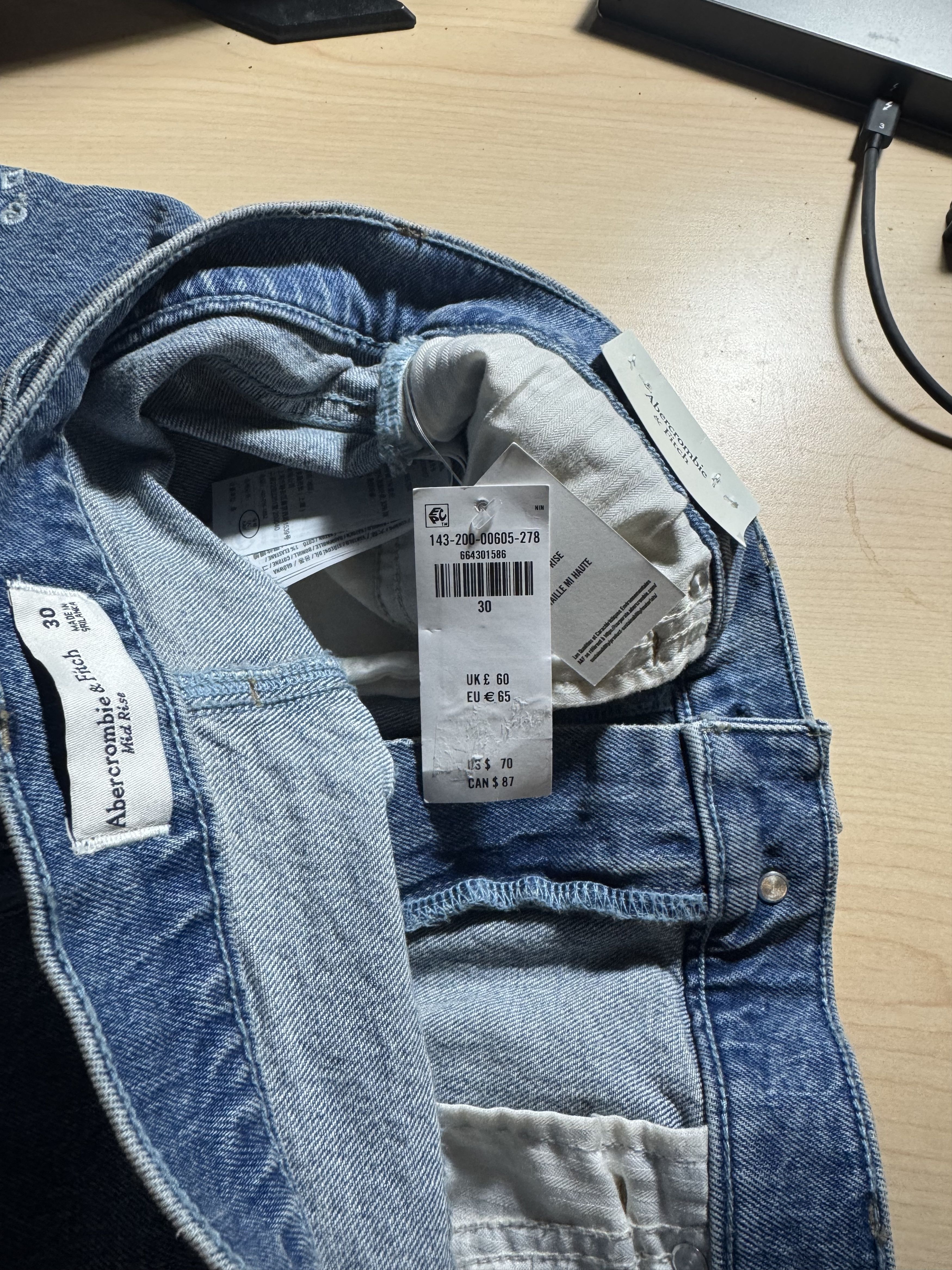 Abercrombie & Fitch Mid-rise denim mini skirt Size 30" / US 8 / IT 44 - 4 Thumbnail