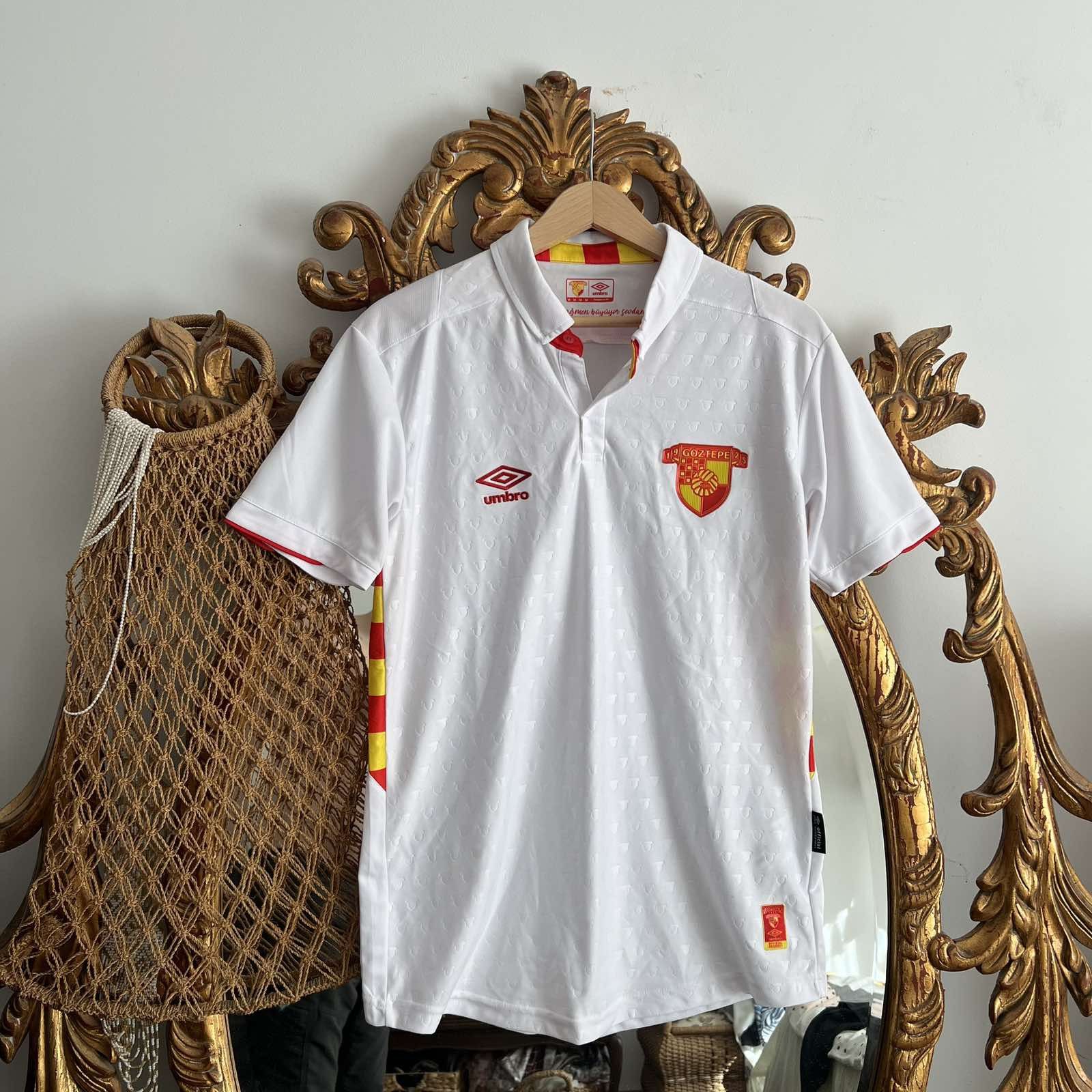 Umbro Umbro Goztepe 2021-2022 Football Shirt Soccer jersey Size US M / EU 48-50 / 2 - 1 Thumbnail