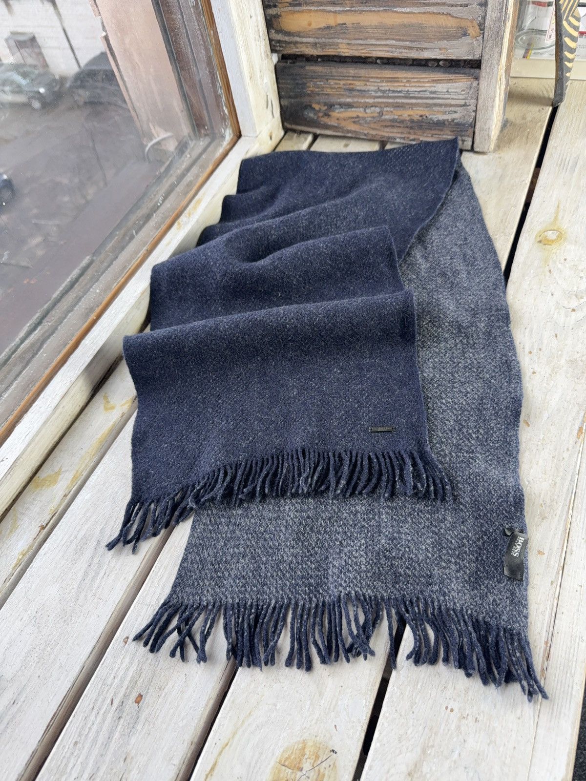 Hugo Boss Luxury Retro Hugo Boss Minimal Wool Scarf Dark Blue Size ONE SIZE - 1 Thumbnail