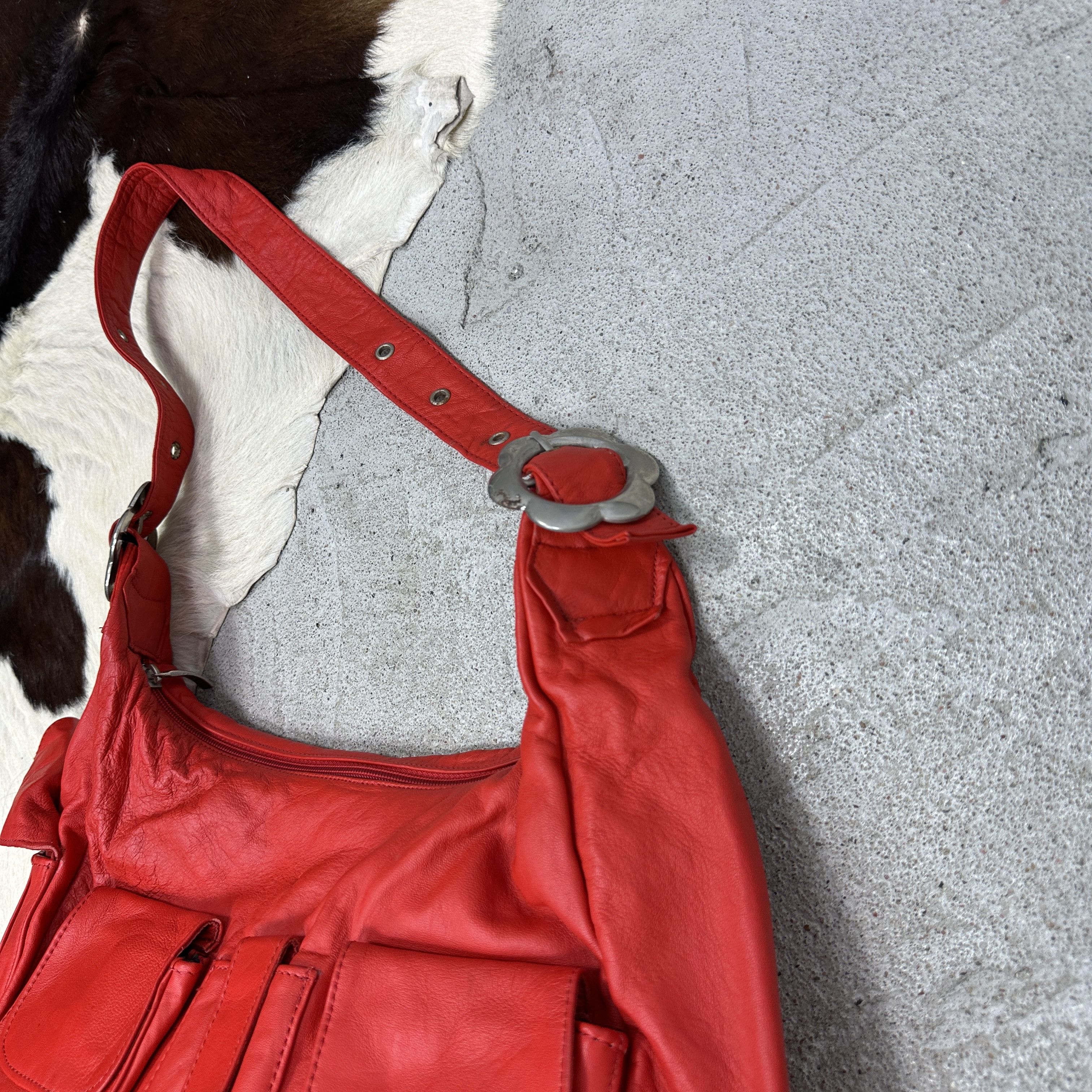 Vintage Vintage Avant Garde Flower Buckles Cherry Red Bag Y2K Size ONE SIZE - 3 Thumbnail