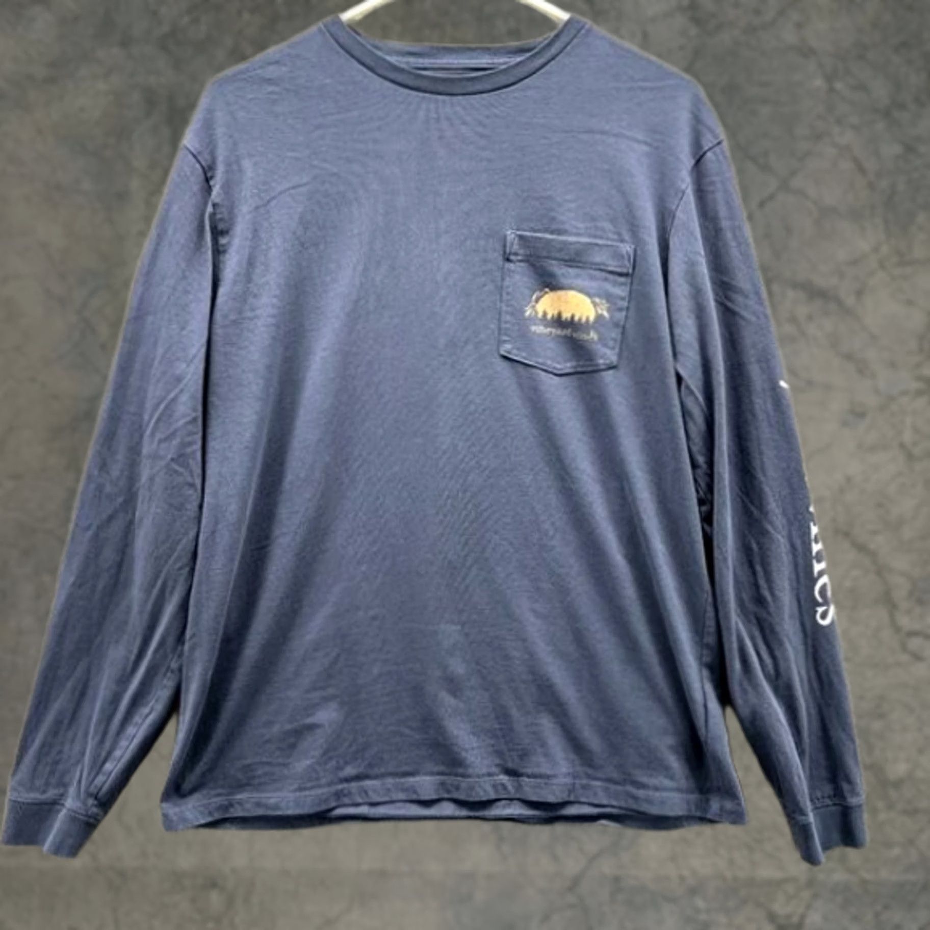 Vineyard Vines Vineyard Vines Shirt Mens Medium Navy Long Sleeve Pocket Graphic Camping Truck Size US M / EU 48-50 / 2 - 1 Thumbnail