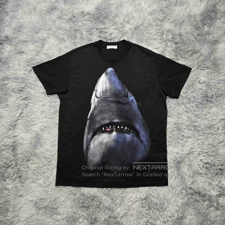 Givenchy Givenchy Short-sleeve T-shirt with shark print (M size, le Size US M / EU 48-50 / 2 - 1 Thumbnail