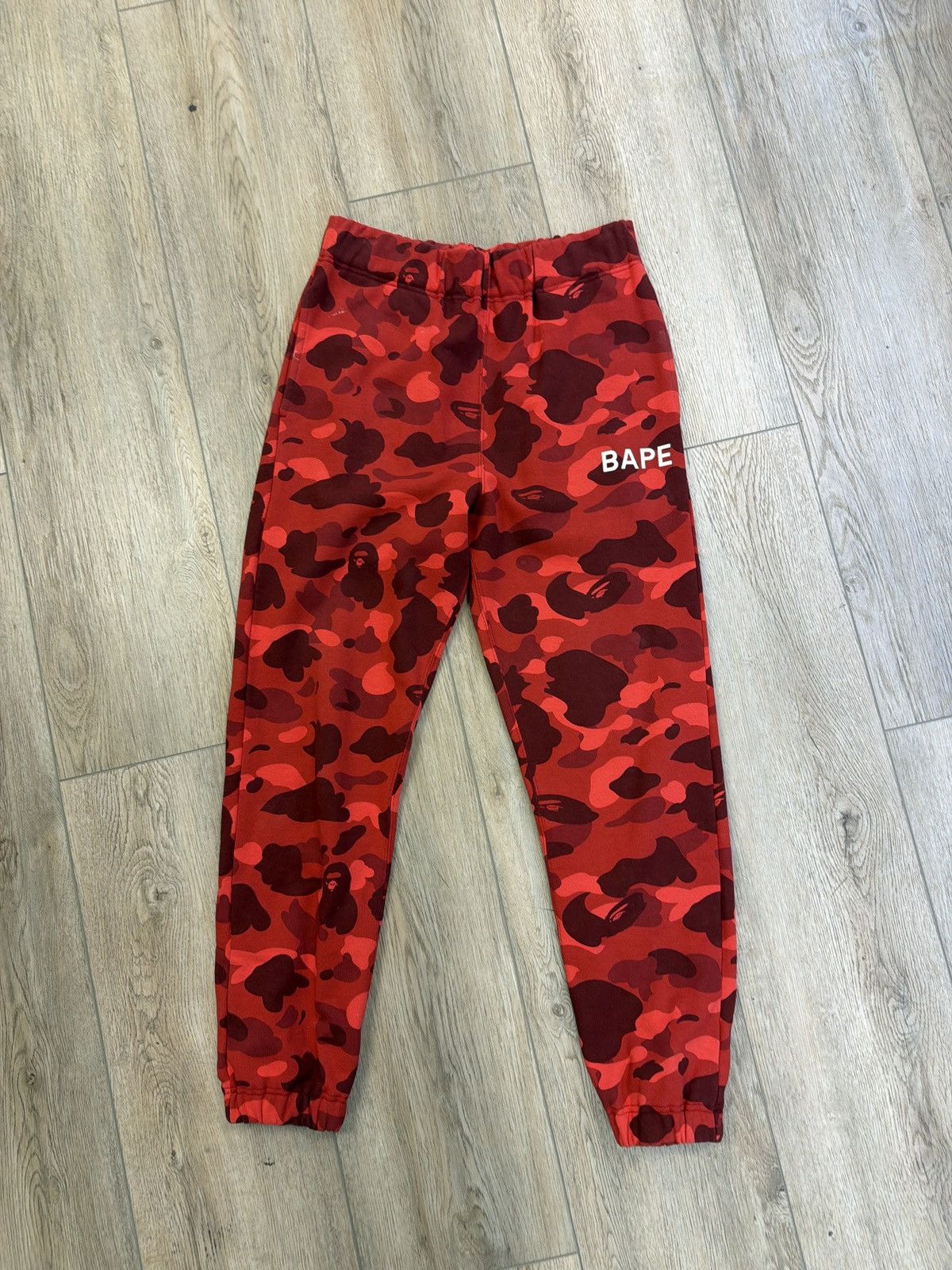 Bape Bape busy camo red sweatpants Size US 30 / EU 46 - 1 Thumbnail