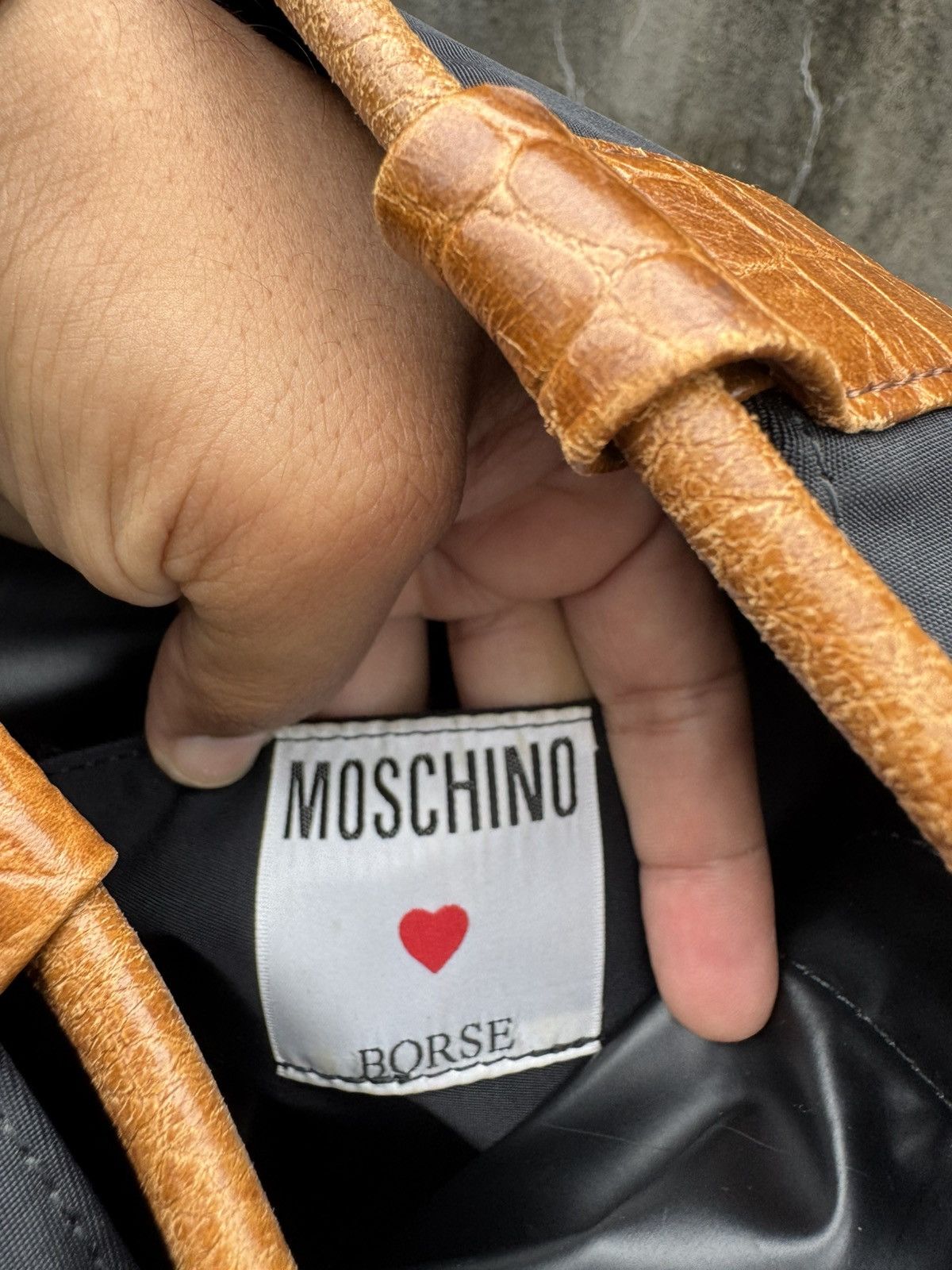 Moschino Vintage Moshino Leather Gold Bucket Crossbody Size ONE SIZE - 6 Thumbnail