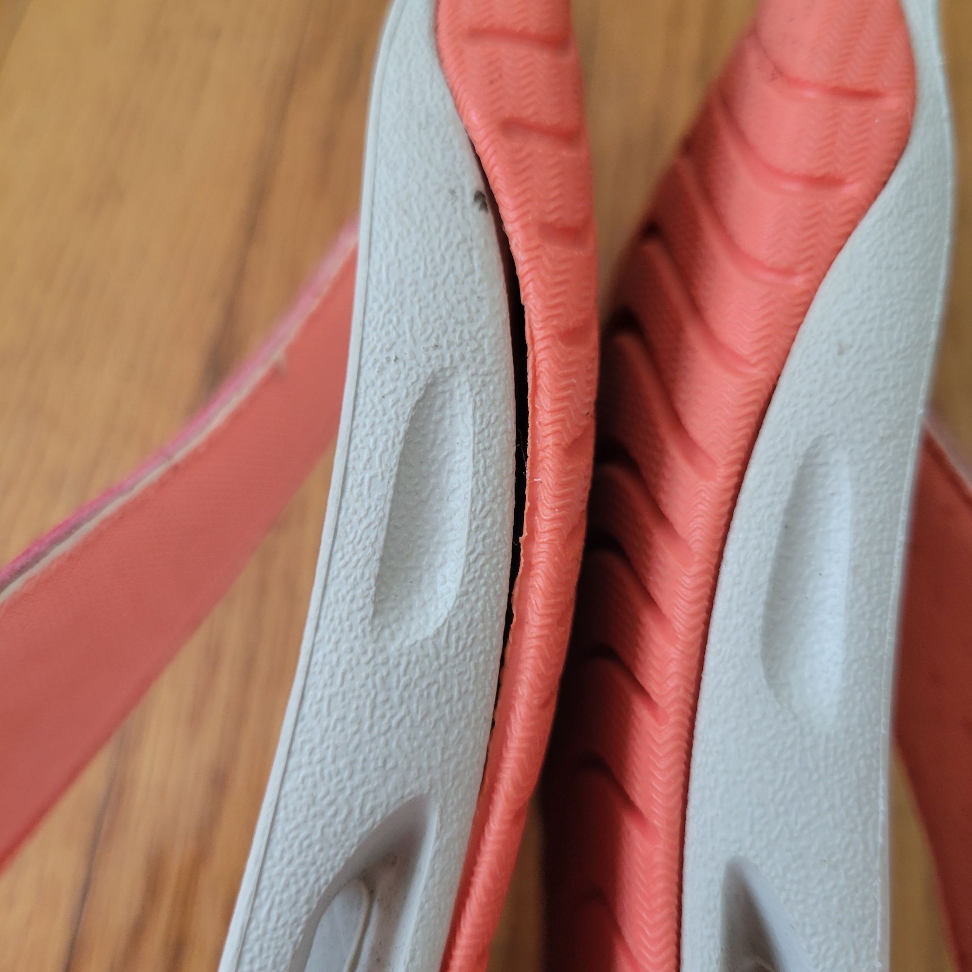 Columbia Columbia Red Thong Sandals 10 Summer SUNTECH Vent T Strap Size US 10 / IT 40 - 4 Thumbnail