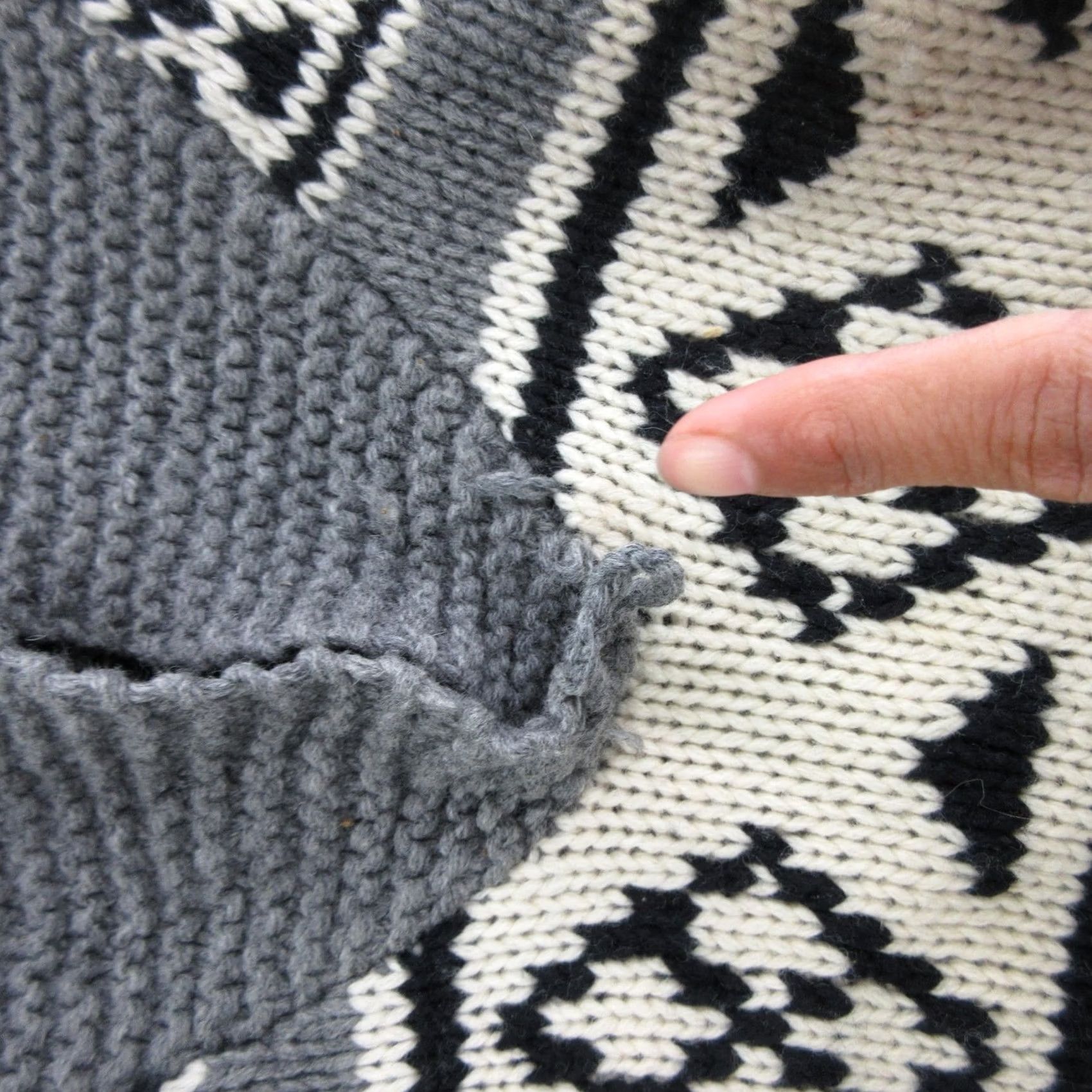 TNA TNA Sweater Womens S Gray 100% Wool Hooded V-Neck Fair Isle Pullover Raglan Knit Pocketed Size S / US 4 / IT 40 - 3 Thumbnail