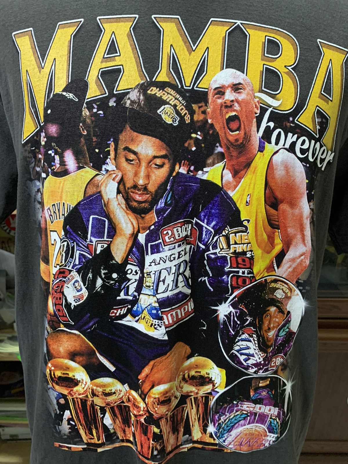 NBA Rare Los Angeles Lakers NBA Kobe Bryant #24 Memorial T Shirt Size US M / EU 48-50 / 2 - 2 Thumbnail