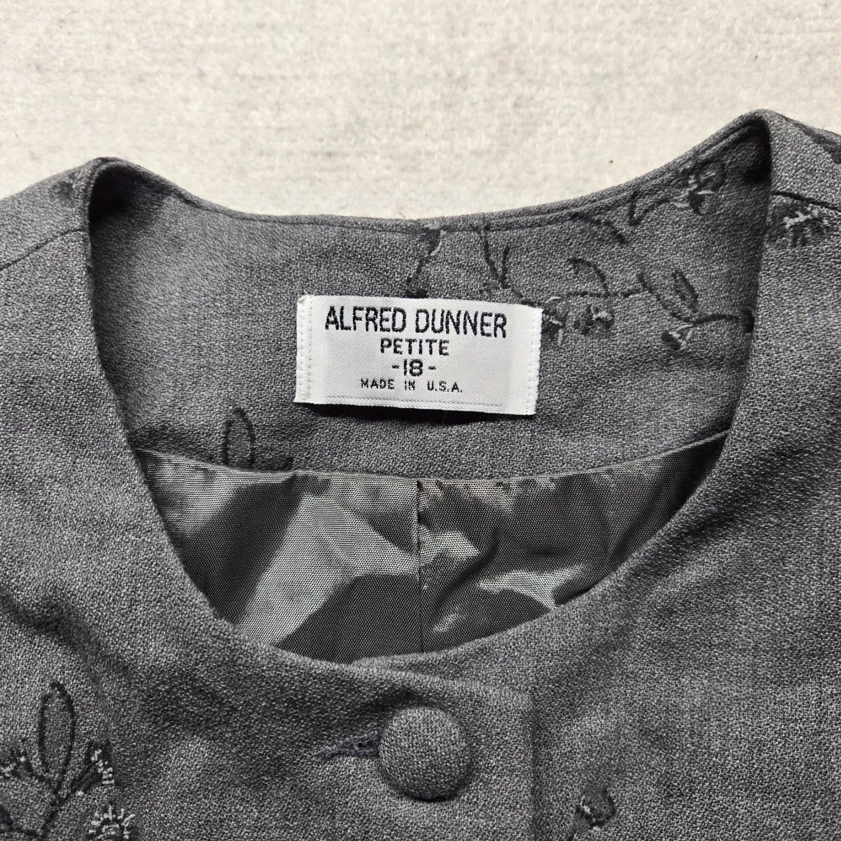 Vintage Alfred Dunner Jacket Women 18P Gray Floral Long Sleeve Button Up Coat Overcoat With Shoulder Pads Size XXL / US 16-18 / IT 52-54 - 5 Thumbnail