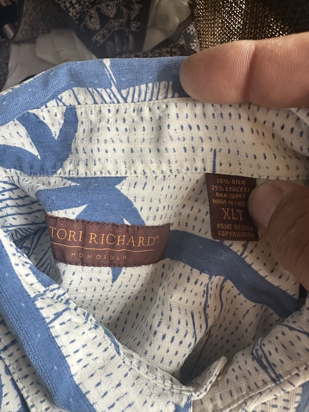 Tori Richard PreOwned Tori Richard Hawaiian Print Blue/White Men's XLT Size US XL / EU 56 / 4 - 4 Thumbnail
