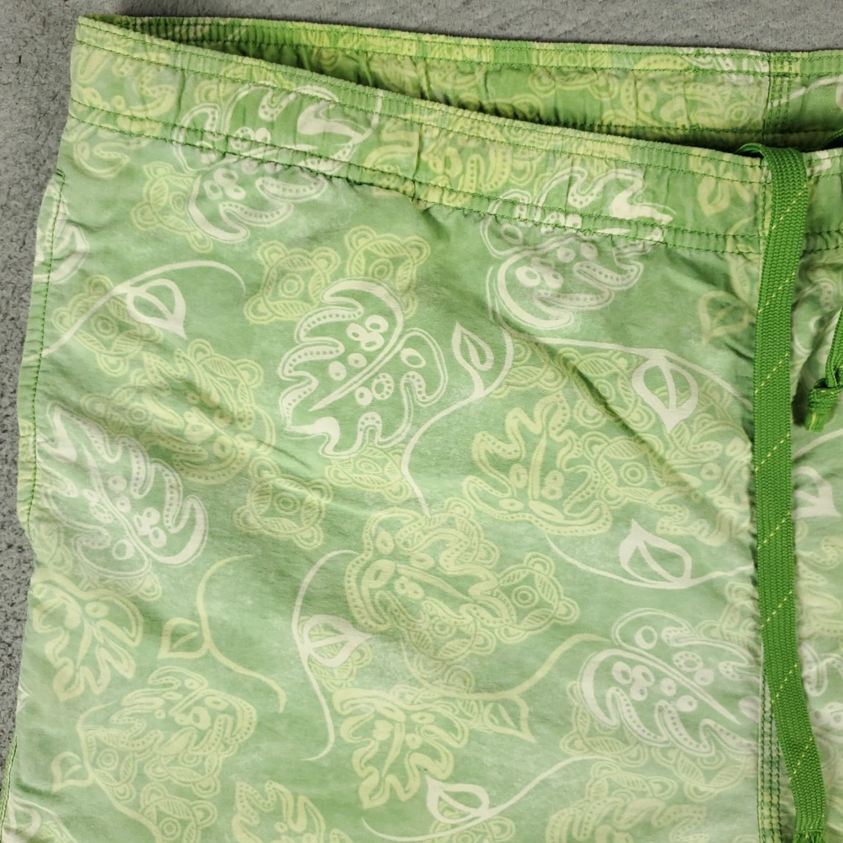Tommy Bahama Tommy Bahama Shorts Mens Large Green Floral Tropical Beach Board Swim Trunks Size US 33 - 2 Thumbnail